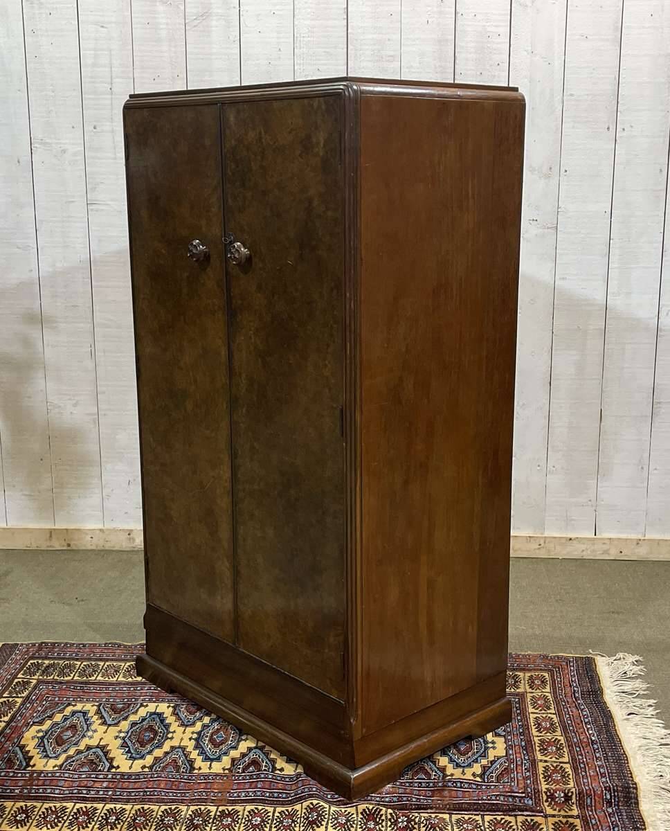 Small English Art Deco student wardrobe in walnut from the 1950s.