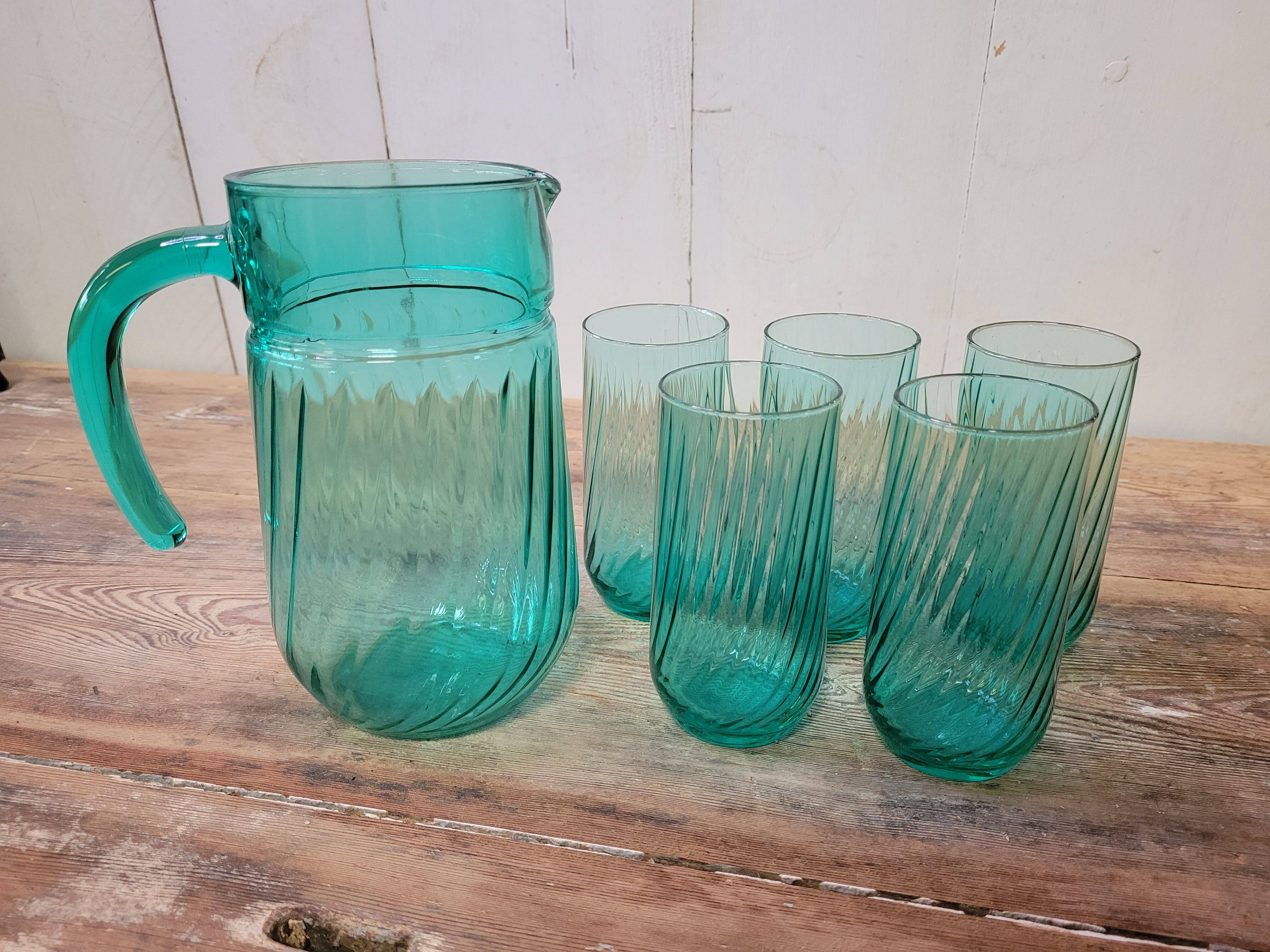 Carafe with 5 water glasses
