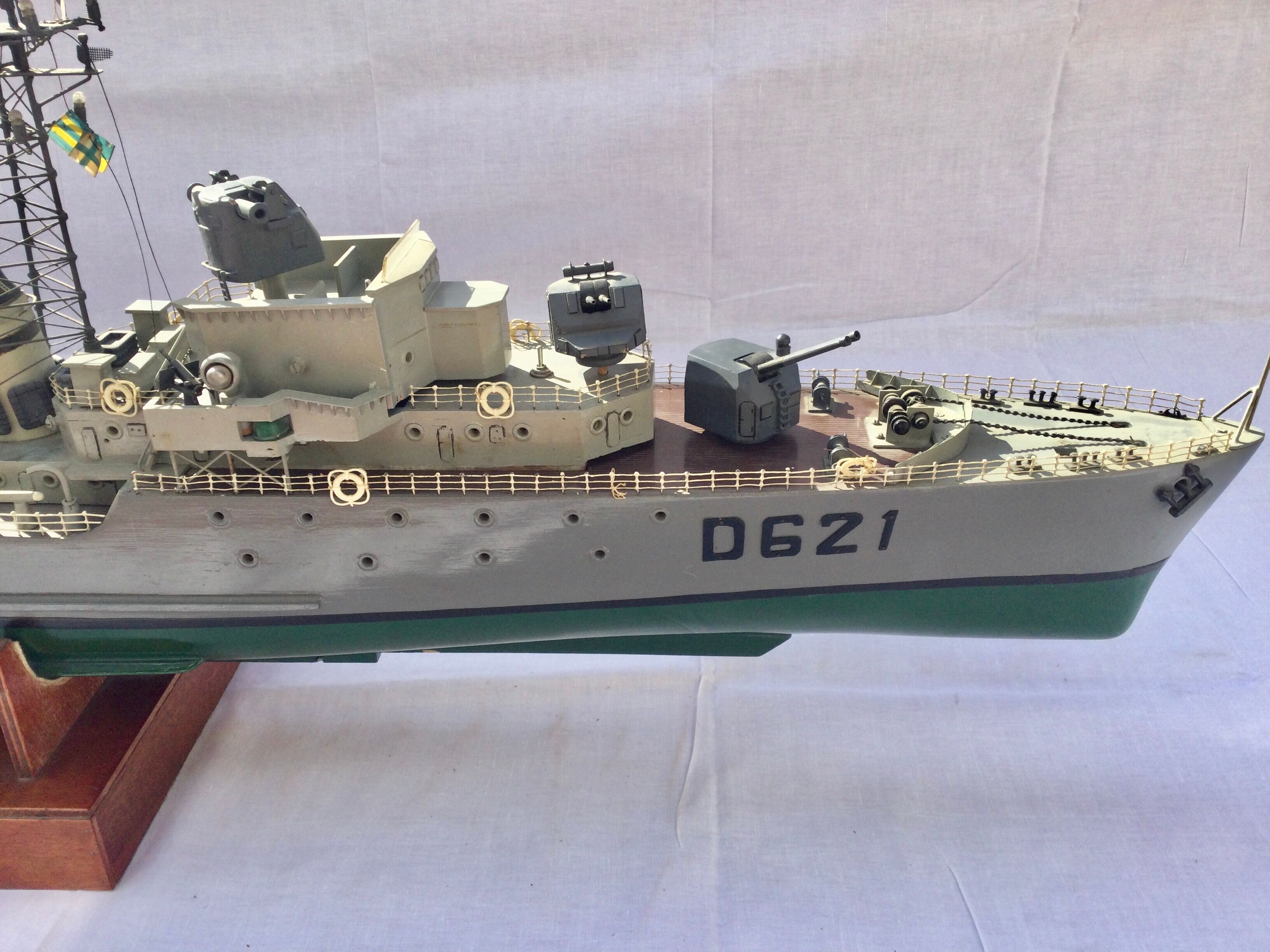 Model of boat surcouf wing escort