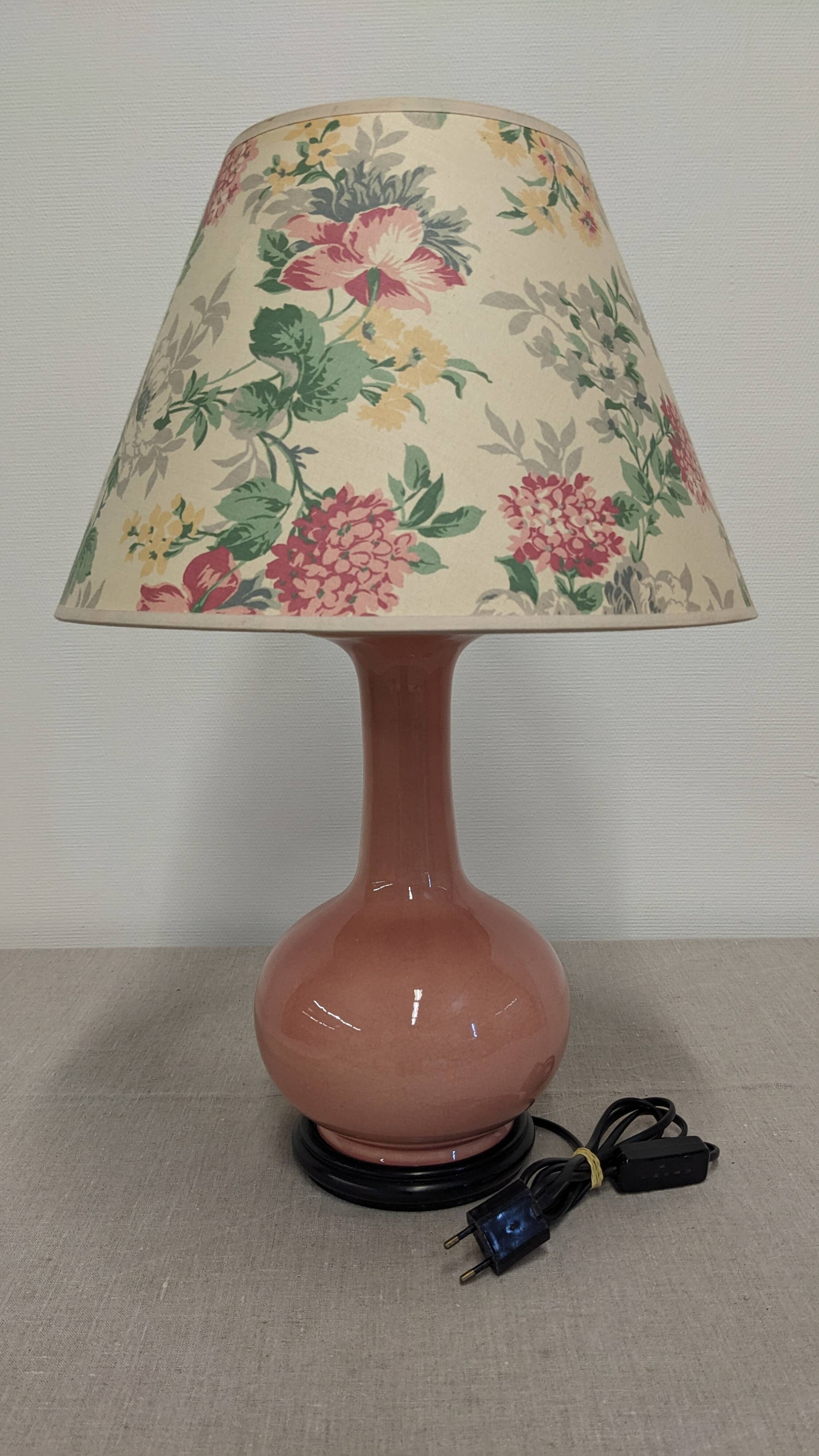 Charolles faience lamp in pink by Jacques Molin, France circa 1970.