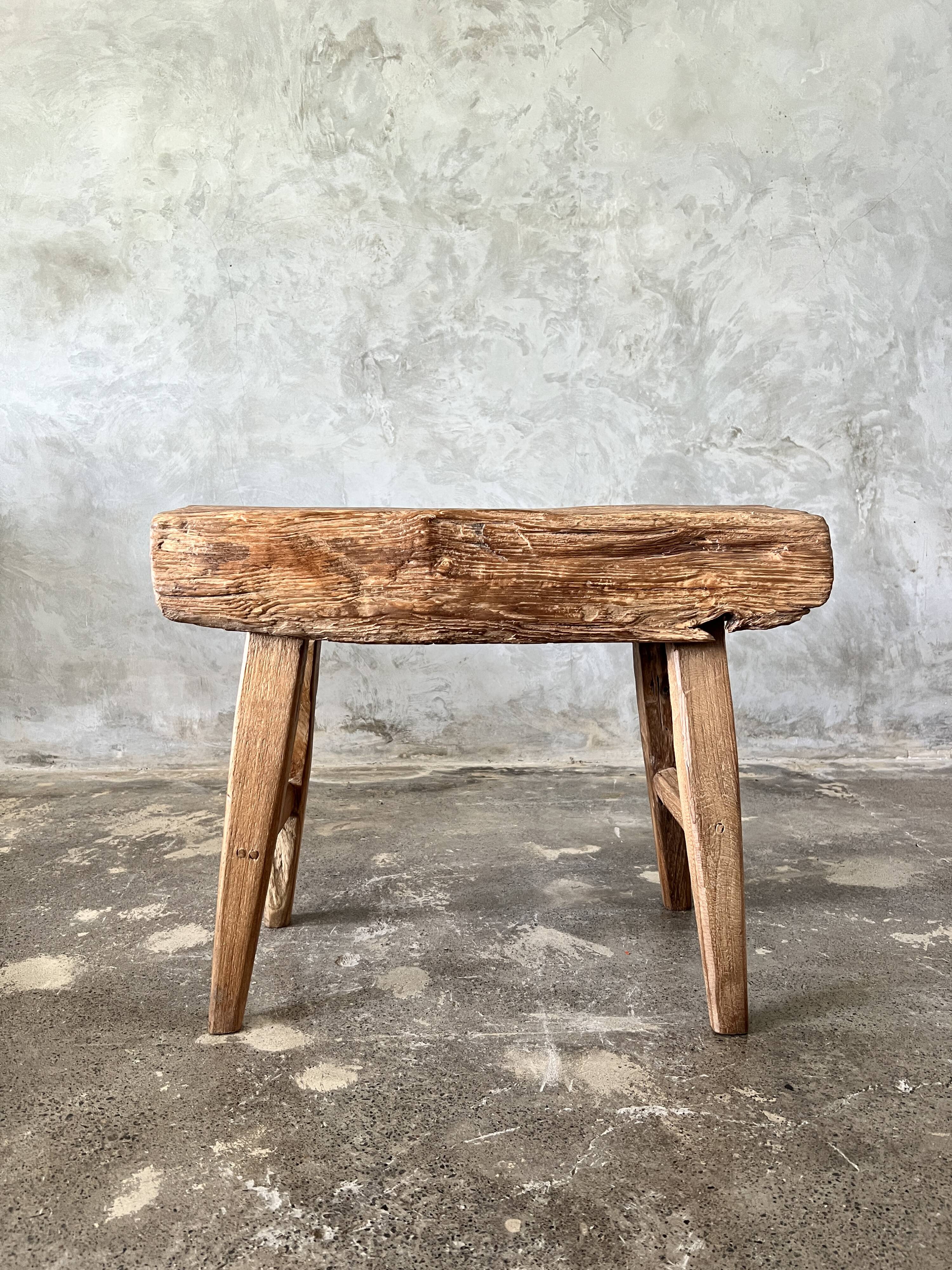 Small organic bench in blond Asian teak quadripod - Tujuh