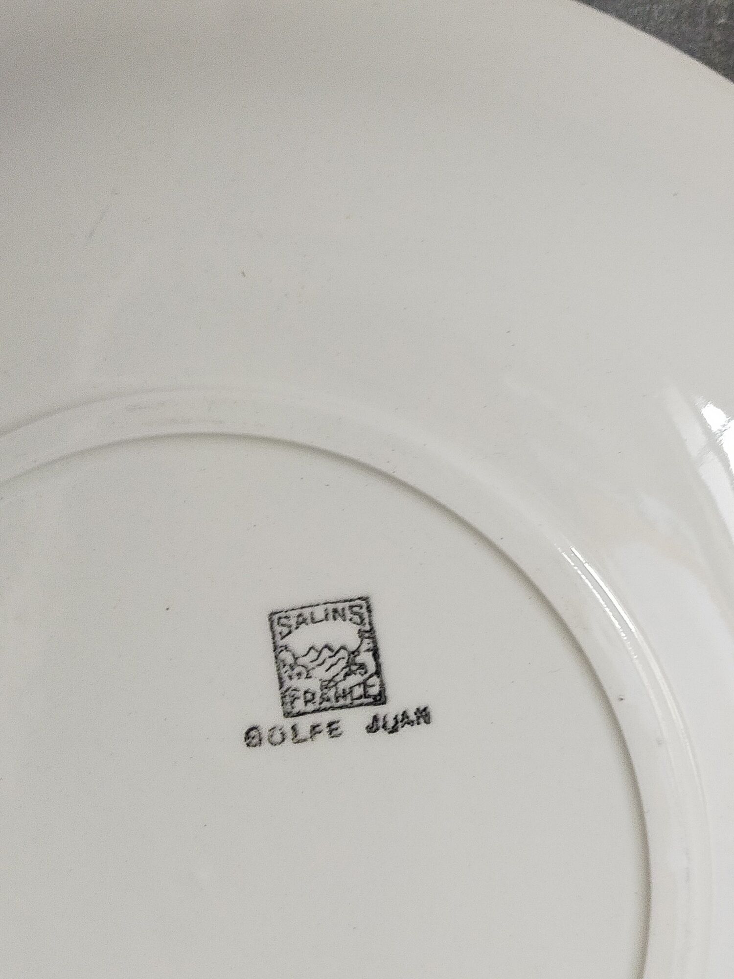Ceramic round serving dish of the Salins 50s, service "Golf-Juan"