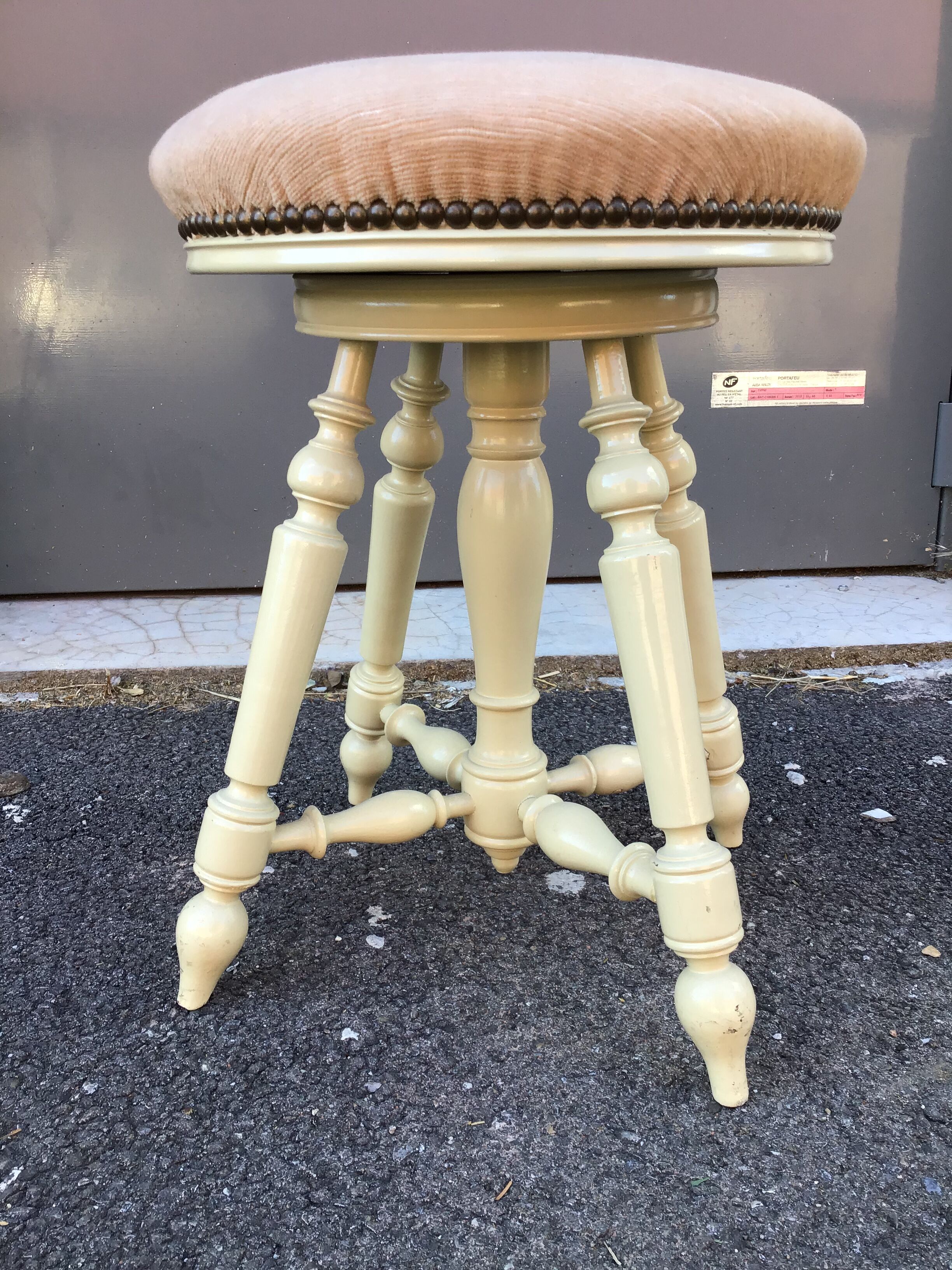 Vintage piano tabouret