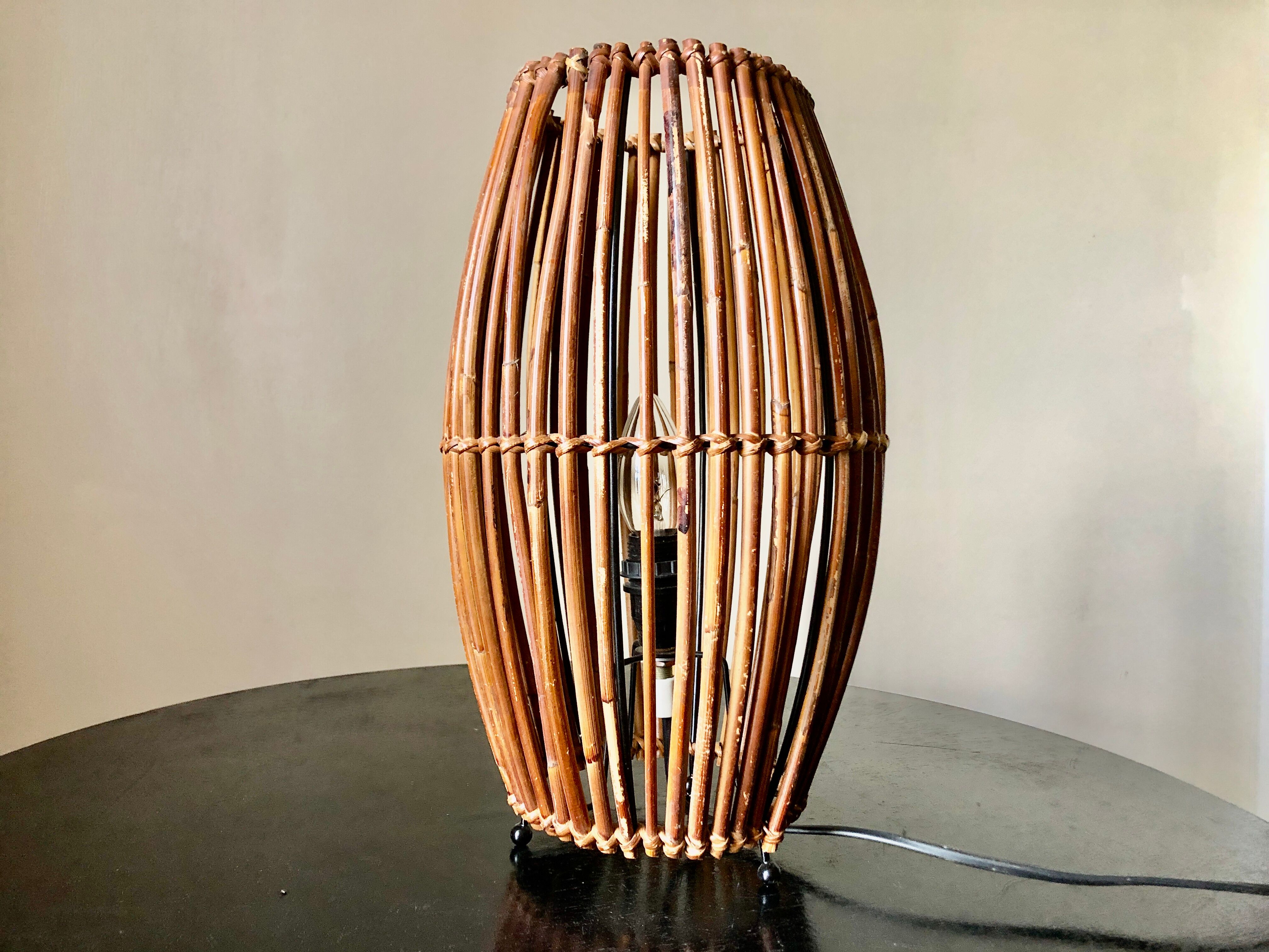 Rattan accent lamp