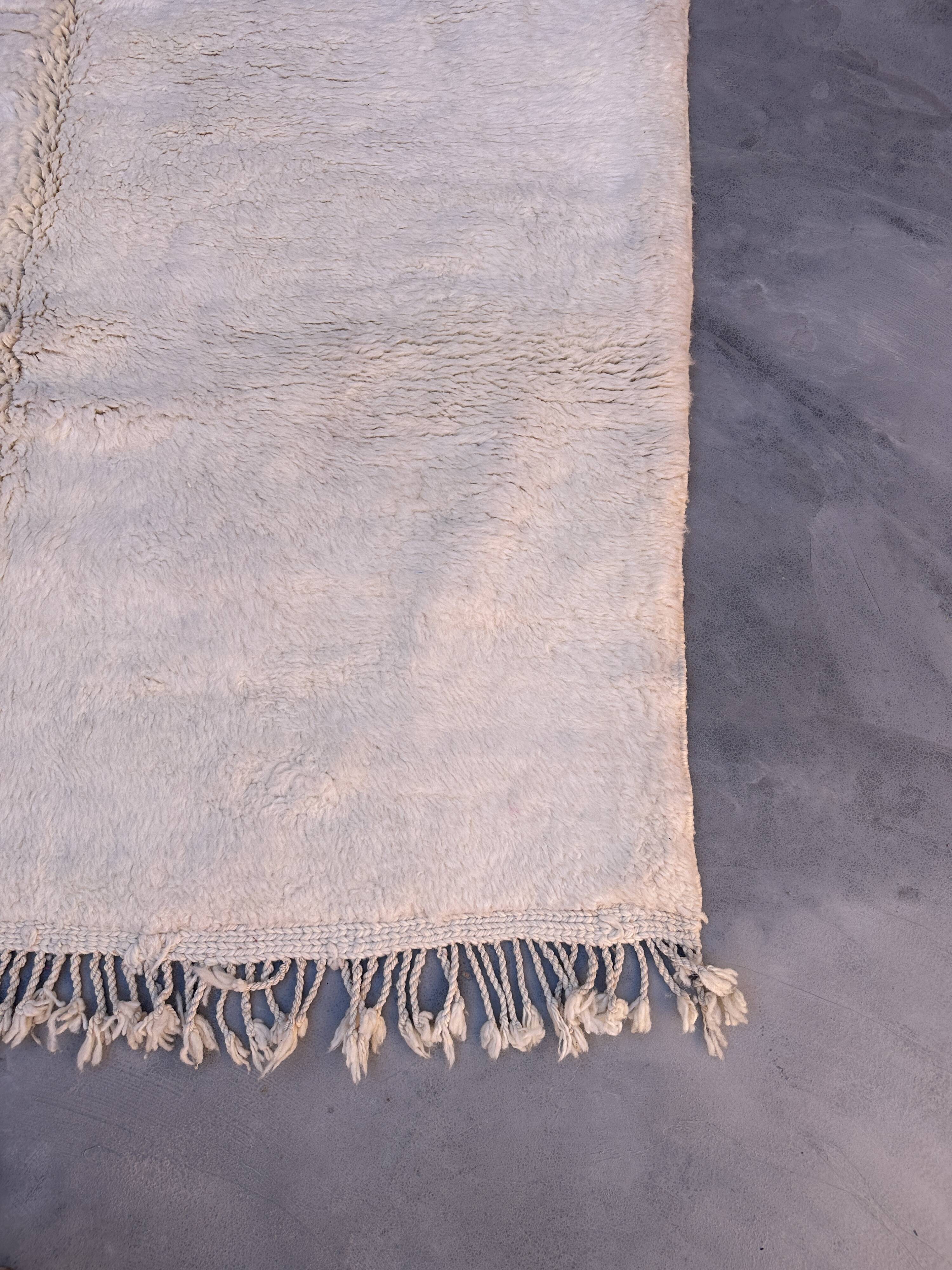 Moroccan rug Beni M'Rirt white - 177 x 264 cm