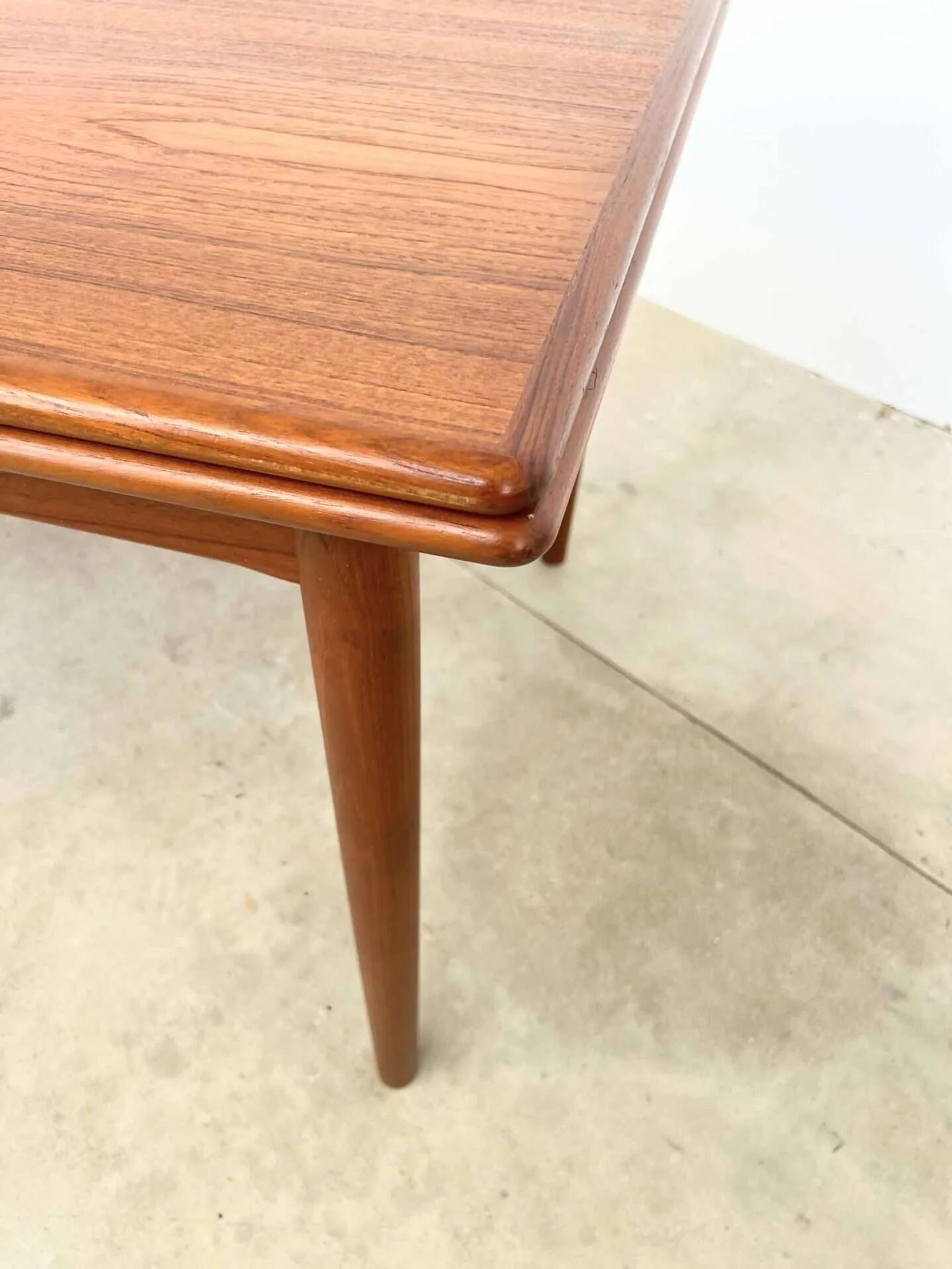 Teak dining table with integrated extensions — Scandinavian