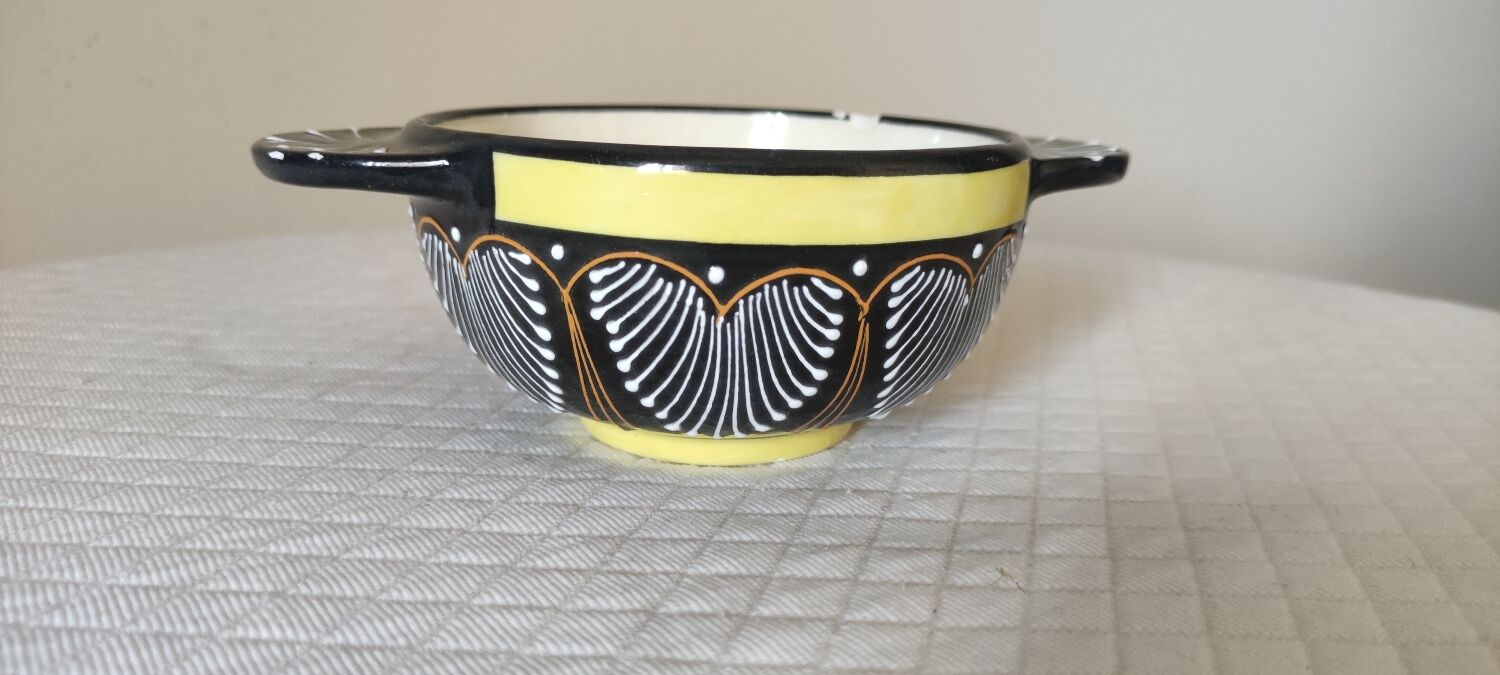 Breton bowl with ears signed HB Quimper