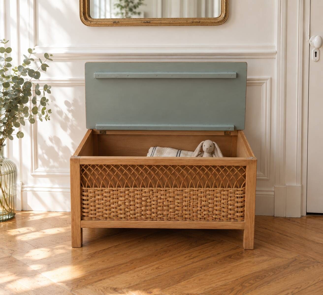 Coffre à jouets vintage en bois & rotin – une belle pièce pleine de charme