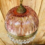 Suspension ancienne en verre rose avec pampilles.