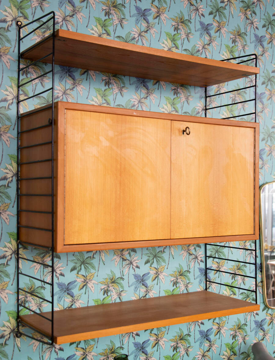 Shelf with string box