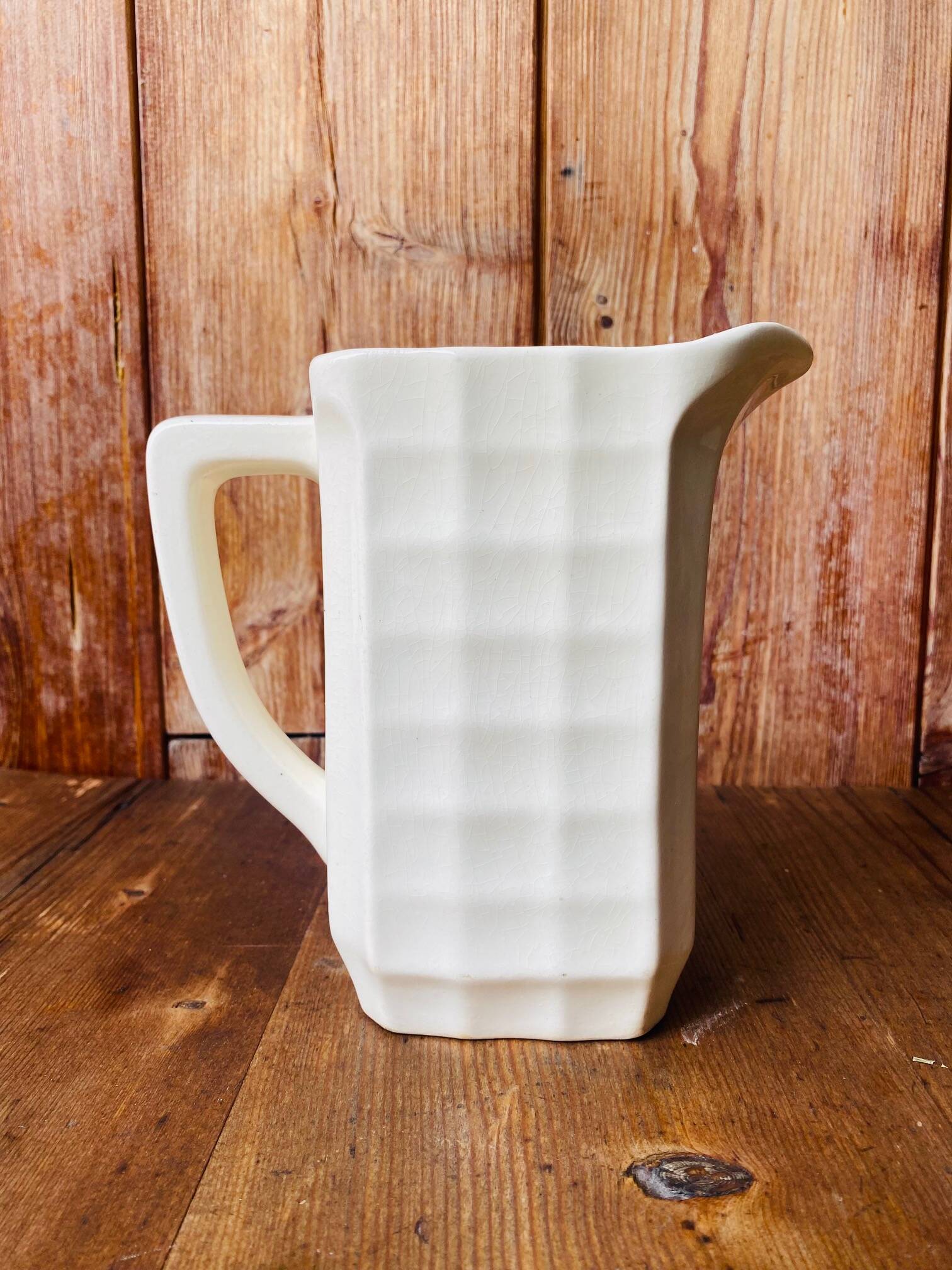 A pair of vintage ceramic jugs from the 1950s.