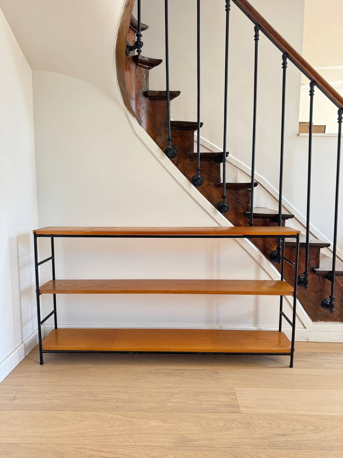 Étagère vintage bois et métal noir