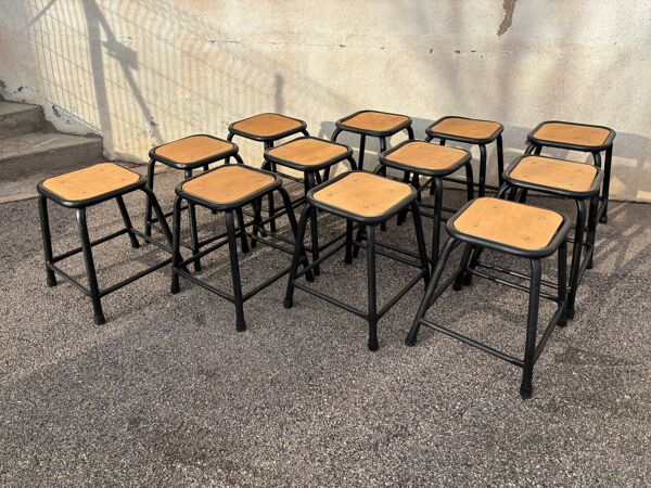 Set de 12 tabourets industriels noirs