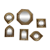 Série de 6 miroirs artisanaux marocains en laiton repoussé formes variées