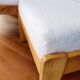 Paire de chauffeuses bois et tissu bouclette
