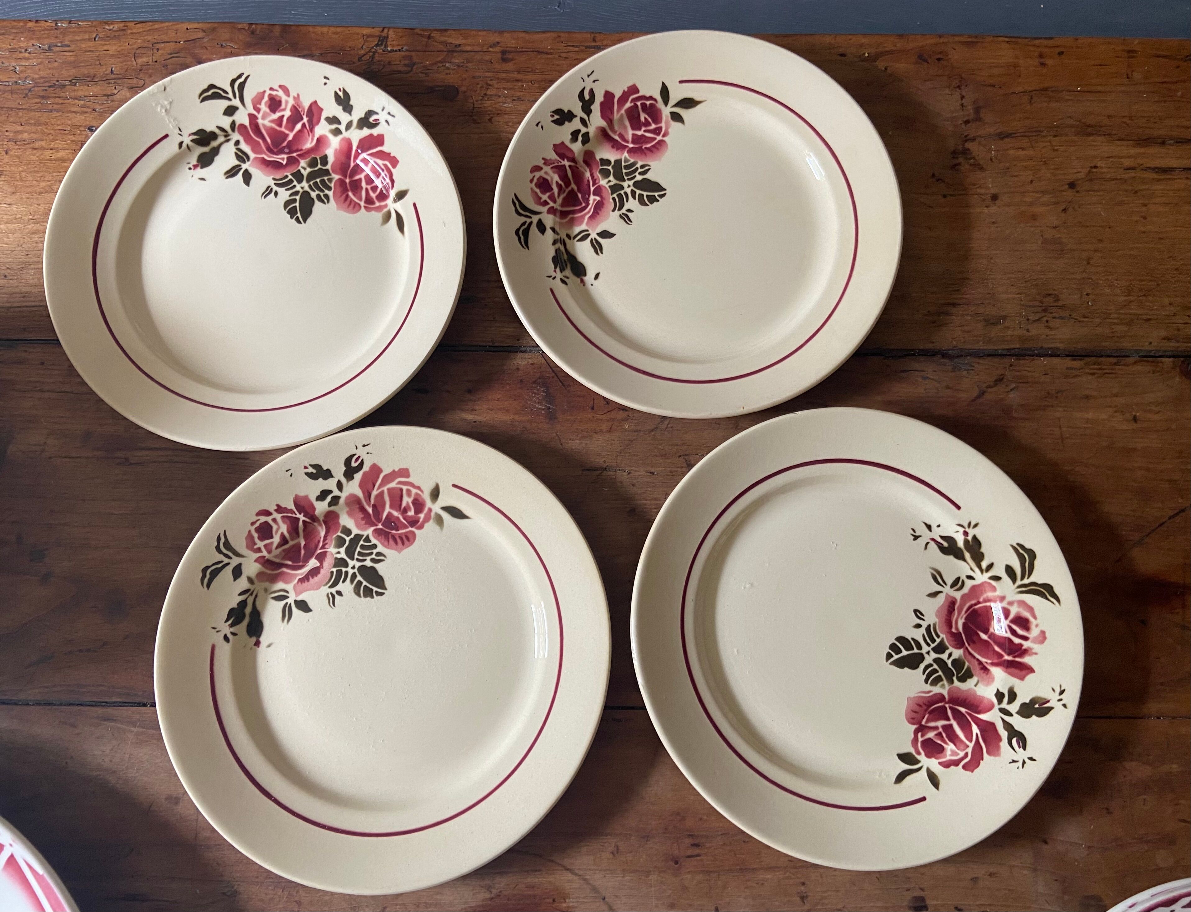 4 Badonviller Strasbourg model flat plates with rose decoration