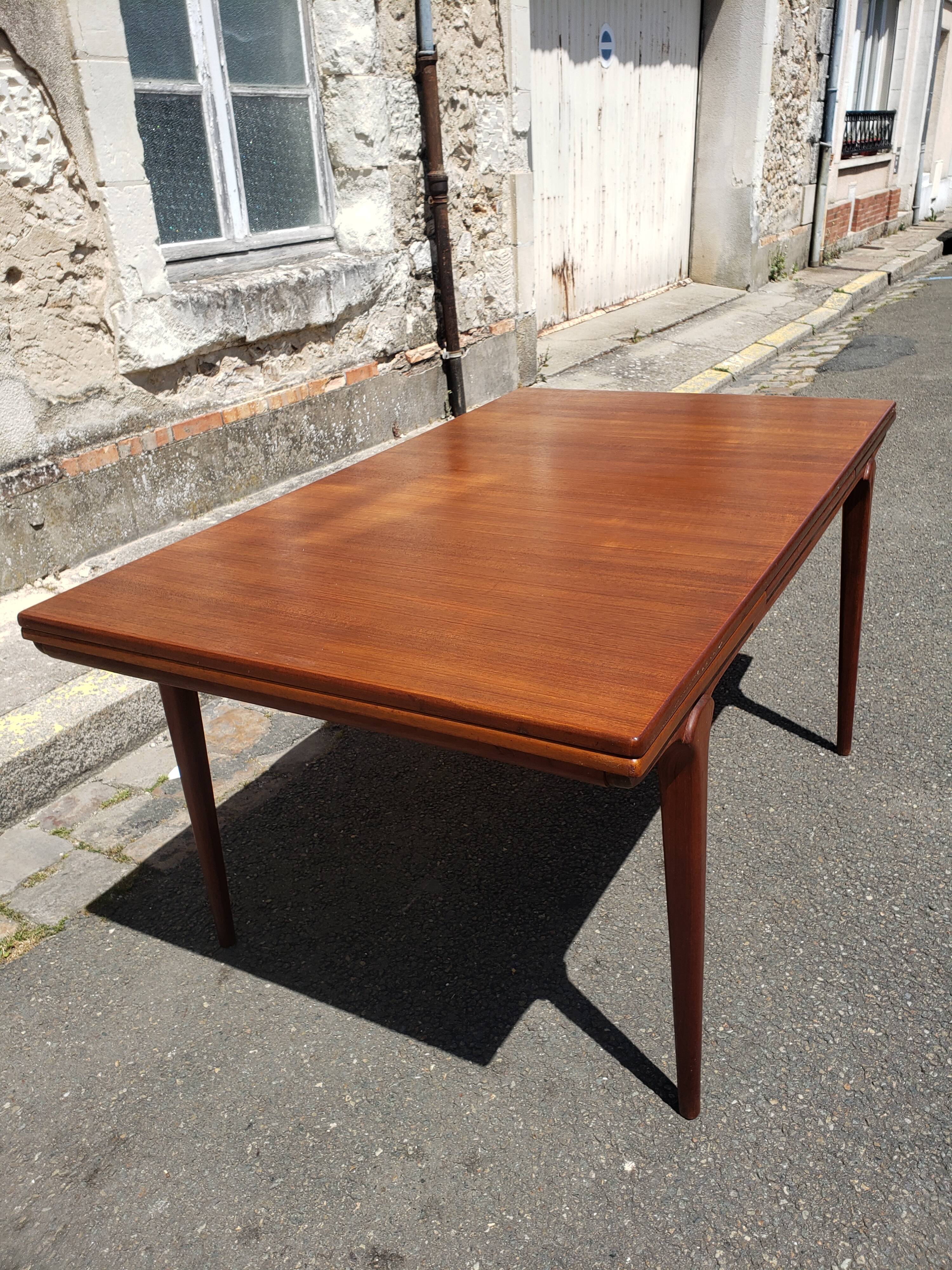 Scandinavian teak table expandable