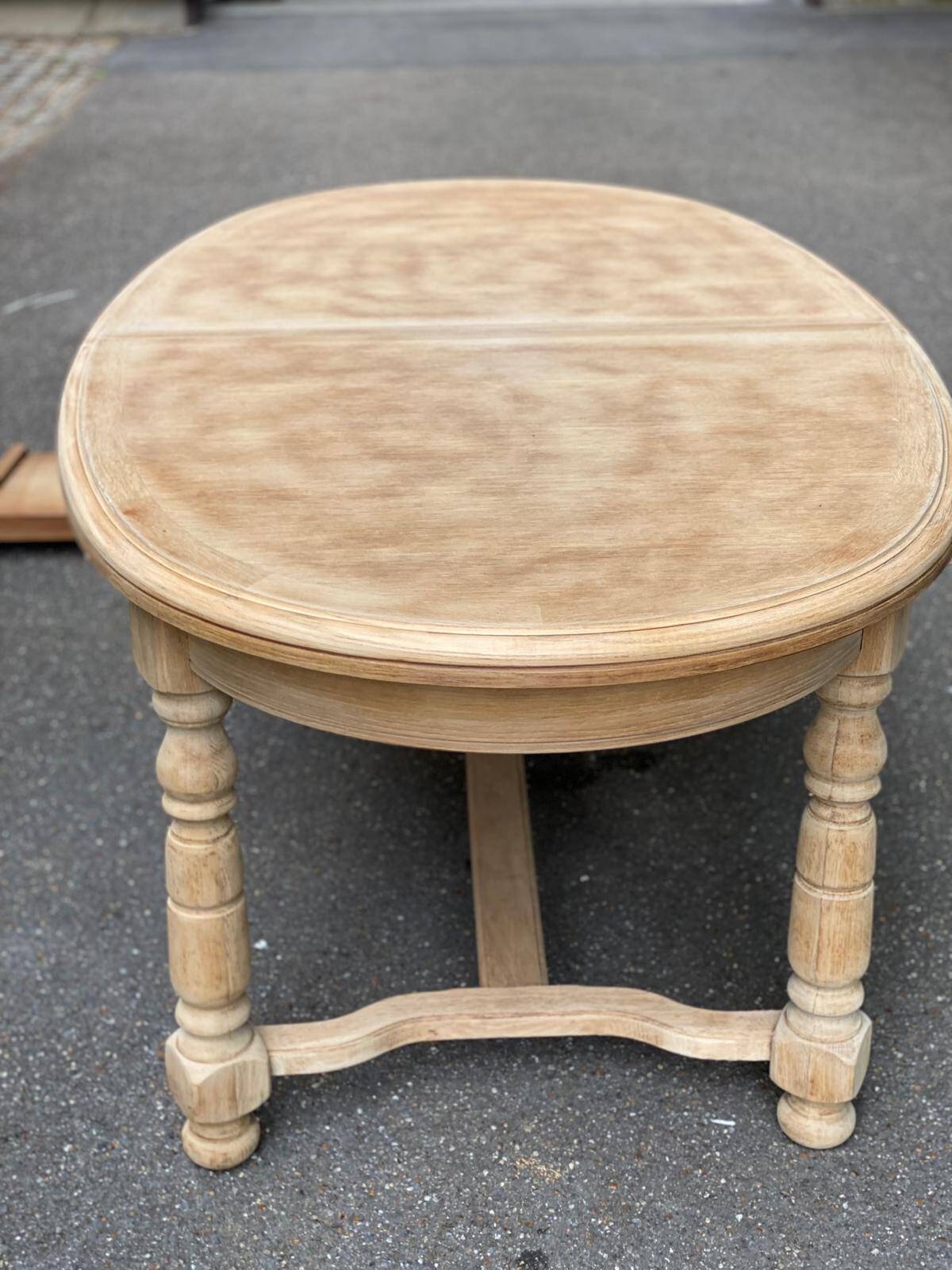 Table à manger de ferme ronde ovale extensible rénovée en bois brut 260cm
