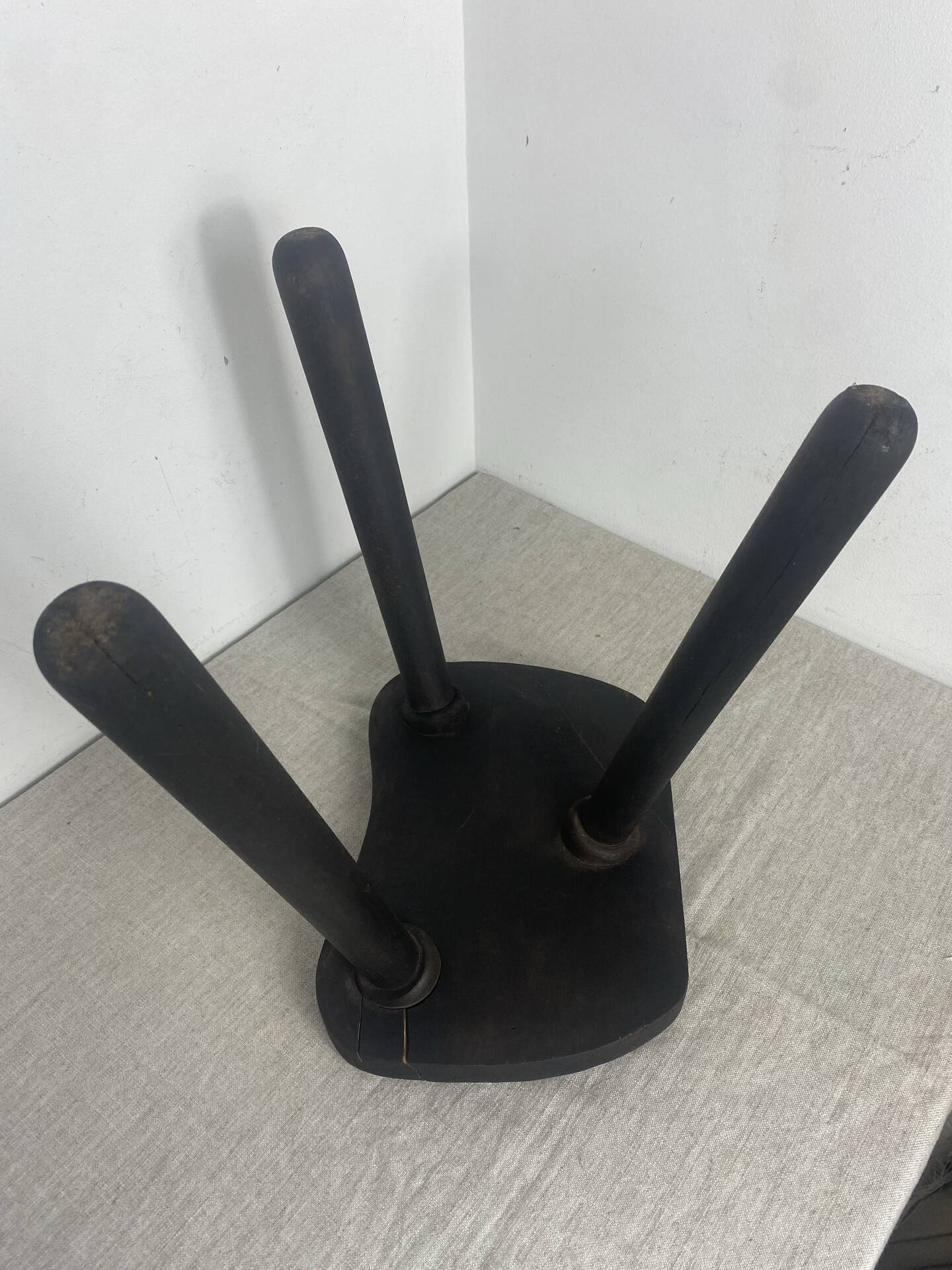 Low tripod stool in wood 🪵