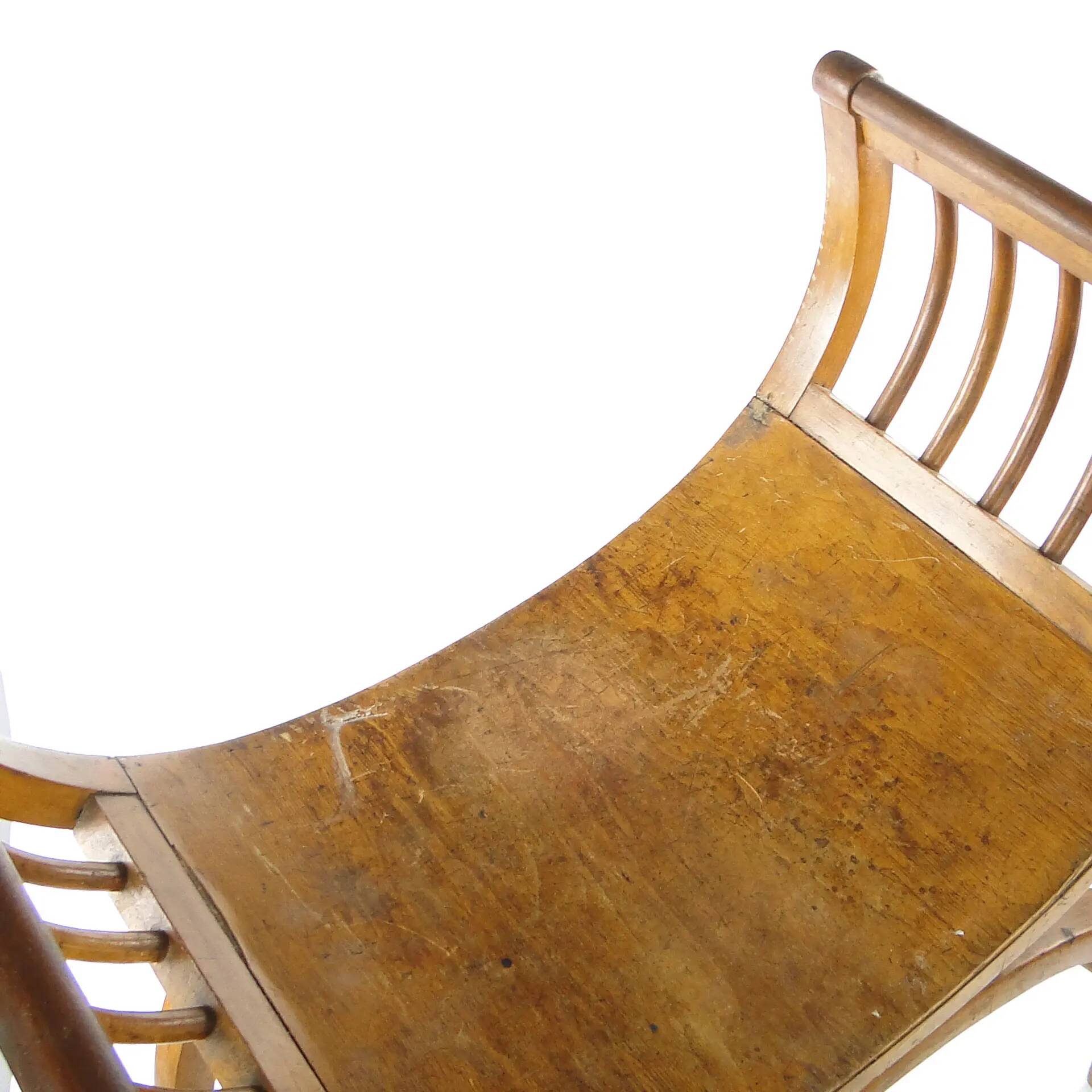 Chaise de type gondole Empire, en bois, Pologne, début du 20e siècle