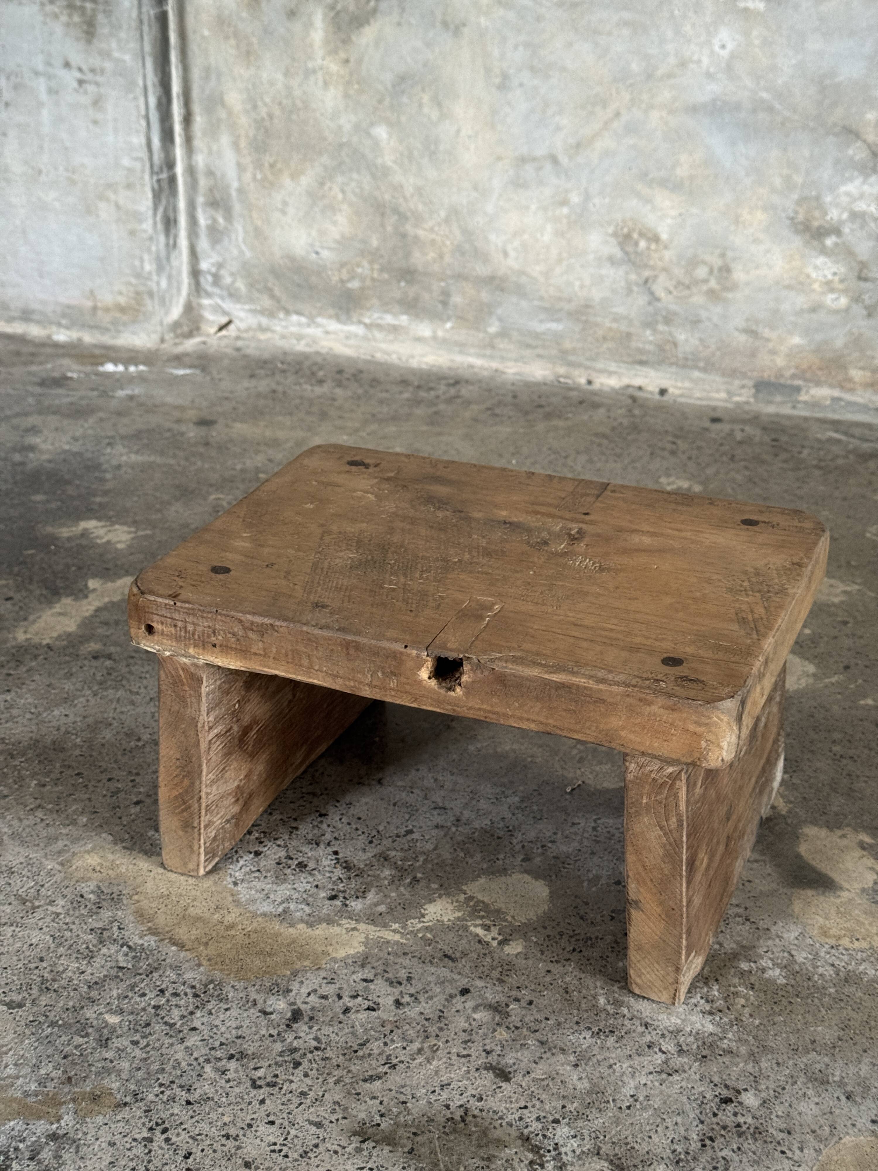 Small auxiliary stool in light upcycled teak (3276)