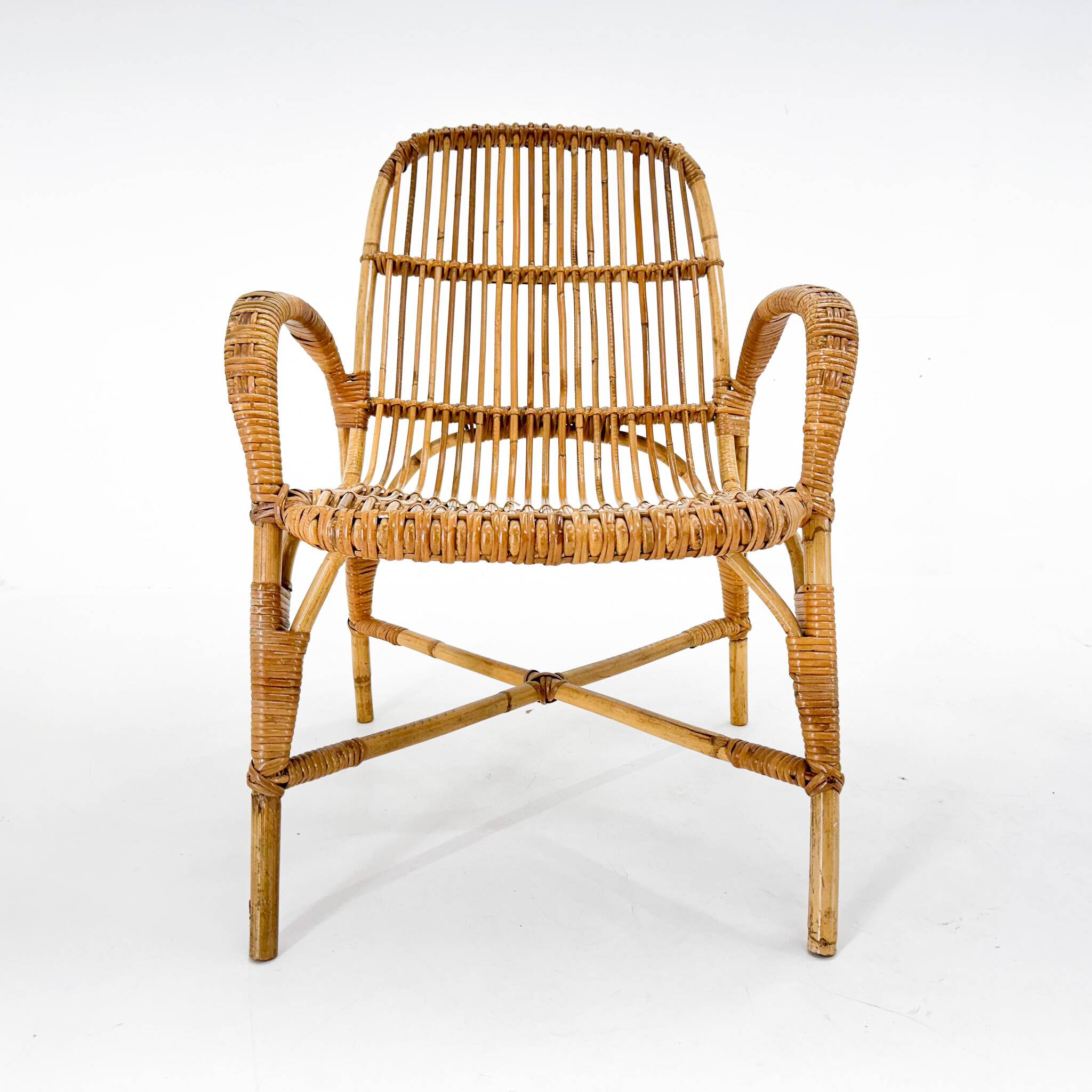 Fauteuil en rotin du milieu du siècle, Tchécoslovaquie, années 1970