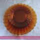Suite de 10 assiettes marguerites et deux plats Duralex