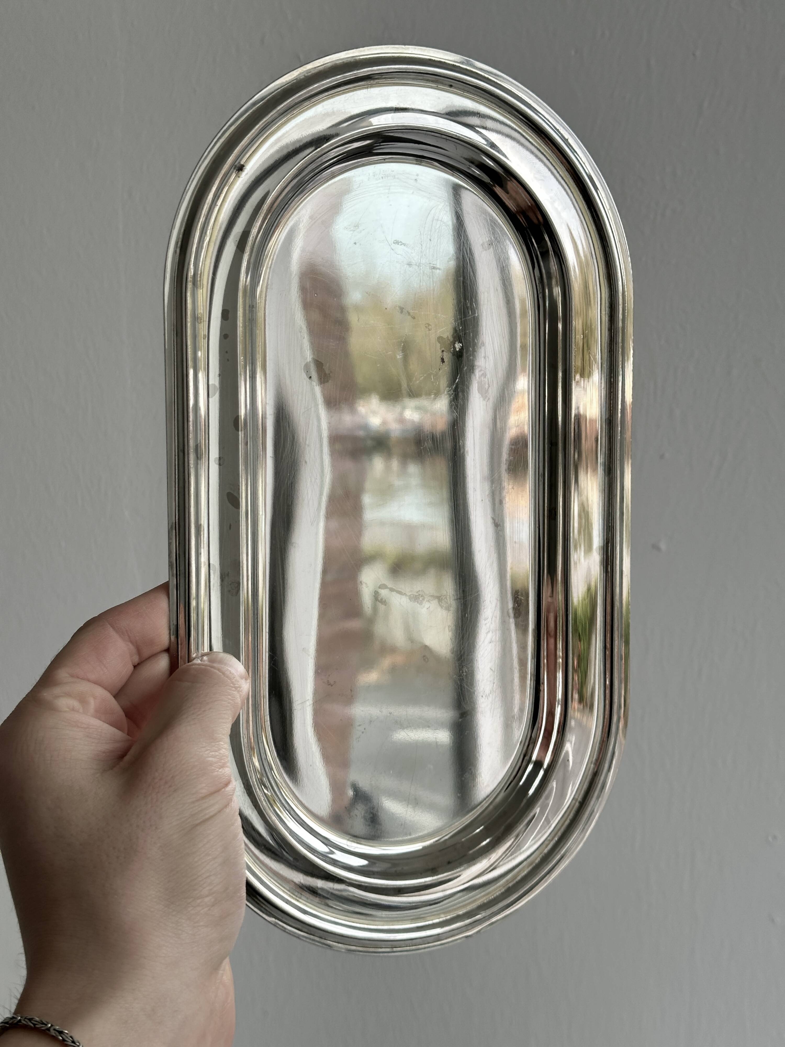 Petit plateau ovale vintage en métal léger brillant