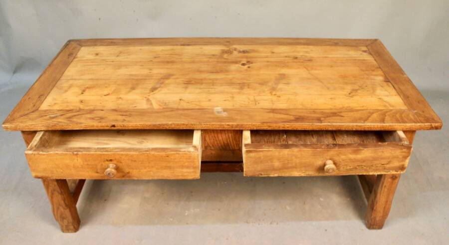 Opening oak coffee table with 2 drawers