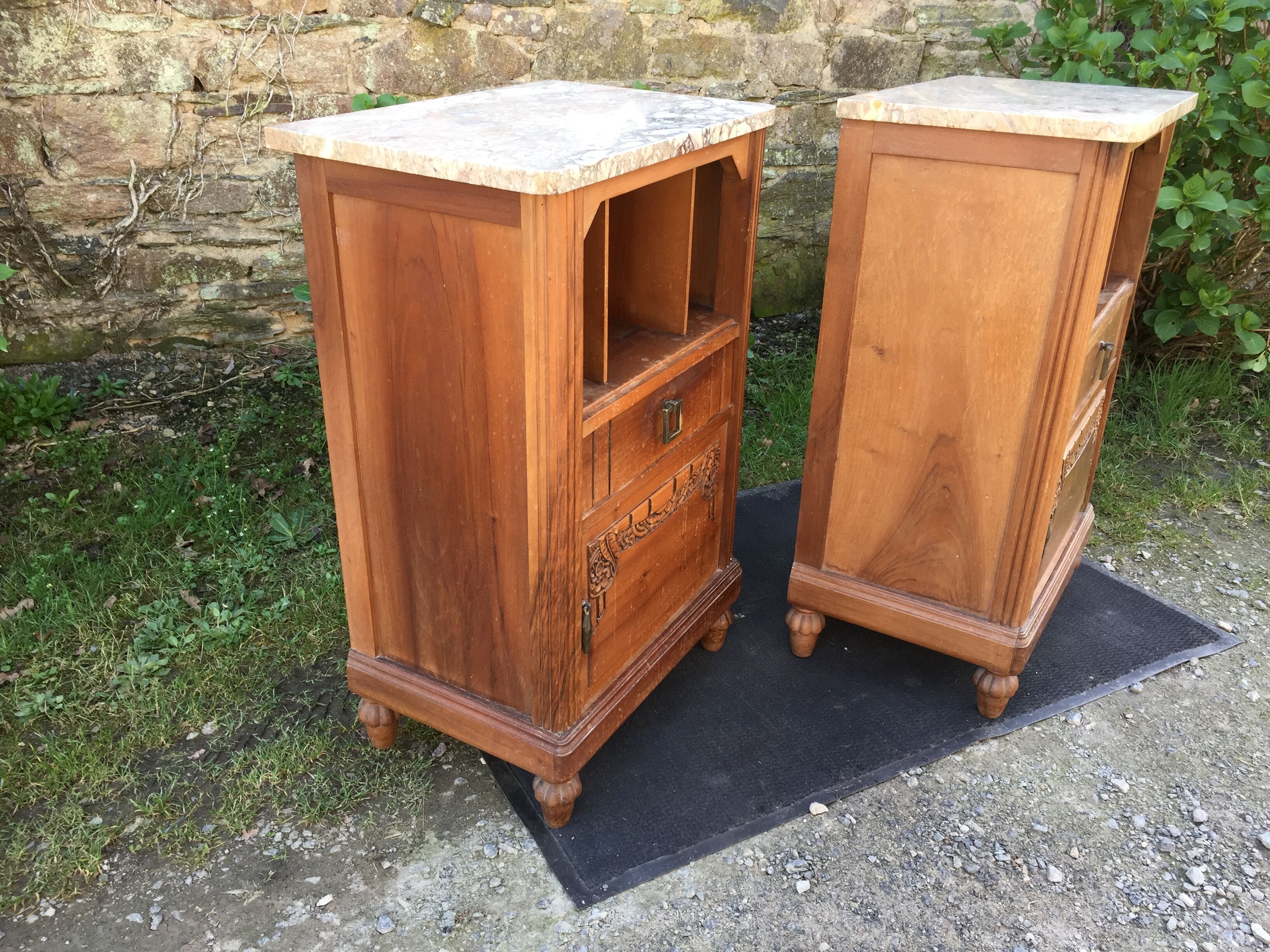 Tables de chevets vintage art deco en noyer