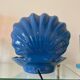 Lampe coquillage en céramique bleue