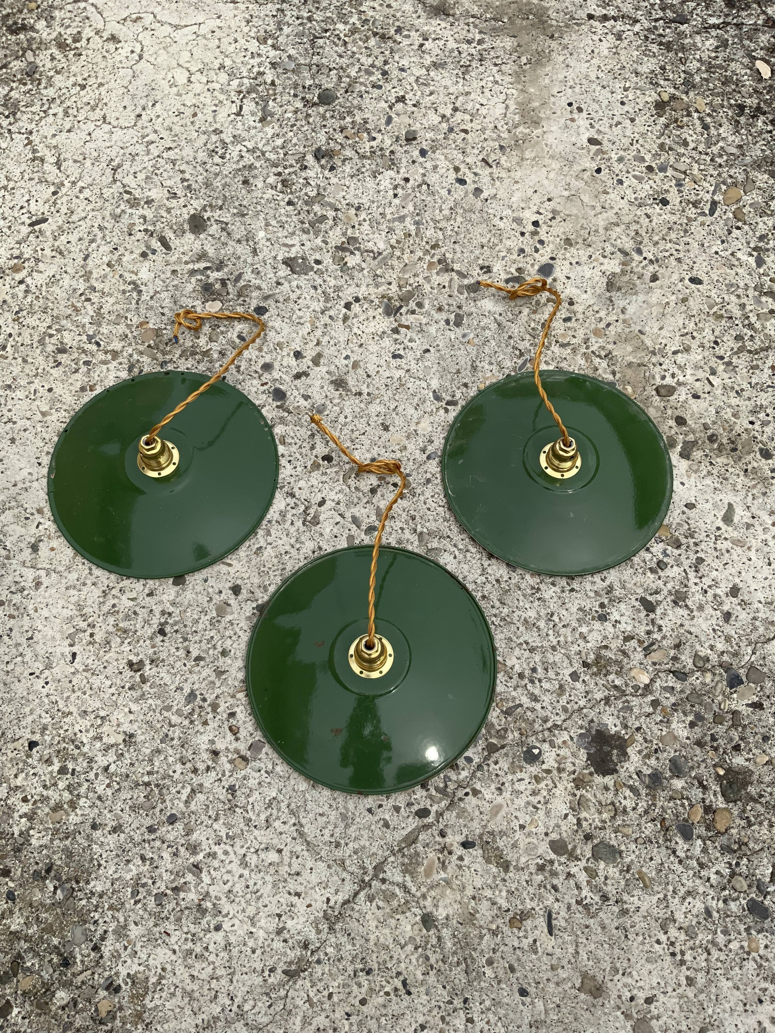 Trio suspension sheet enamelled vintage green and white gold threads brass socket