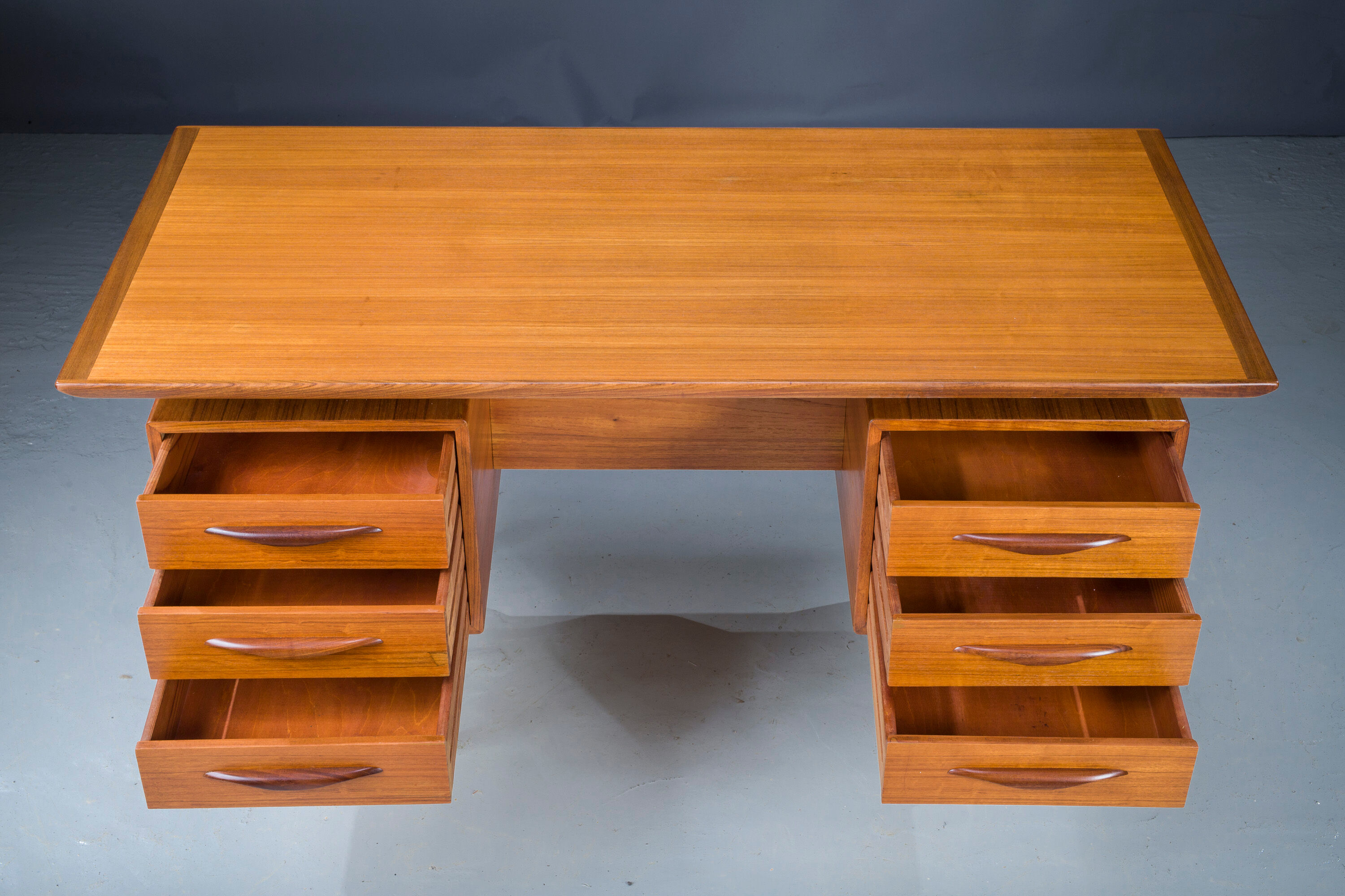 Mid-Century Danish Desk in Teak, 1970s