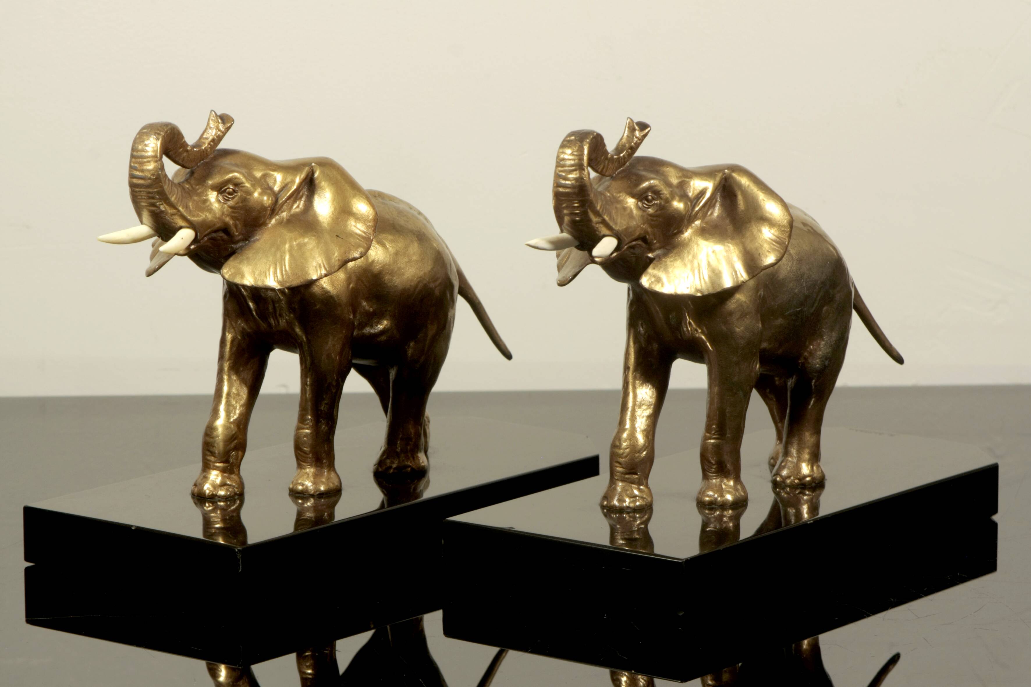 Elephant bookend "r garreau"
