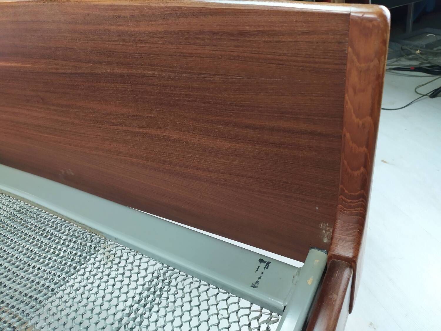 Scandinavian bed 140