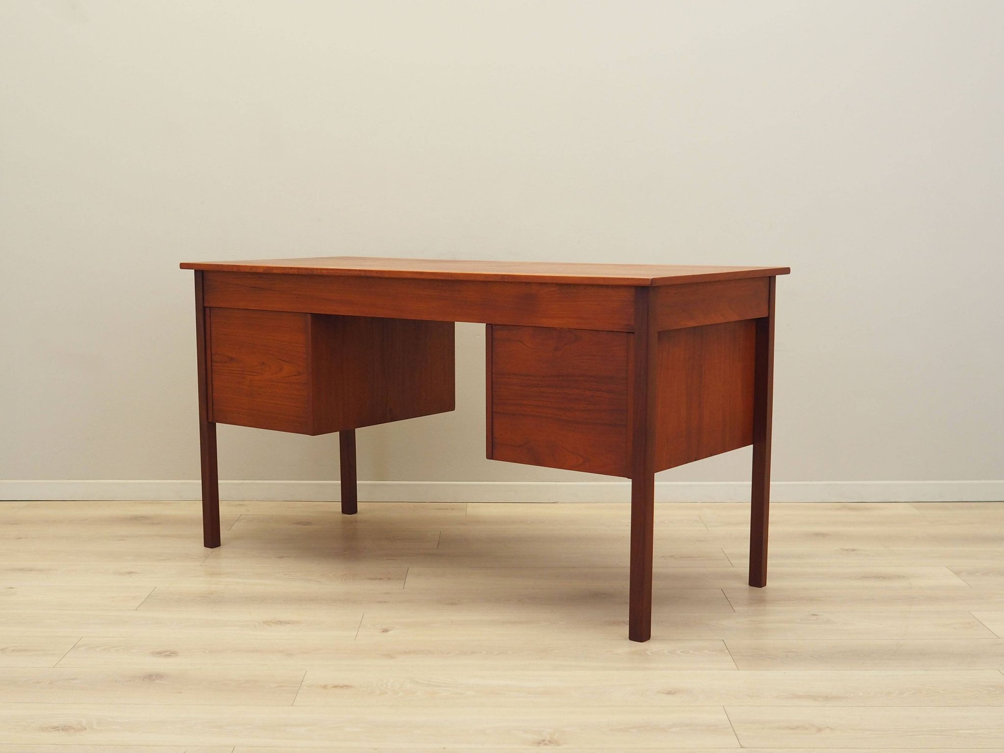 Bureau en teck, design danois, années 1970, production : Danemark