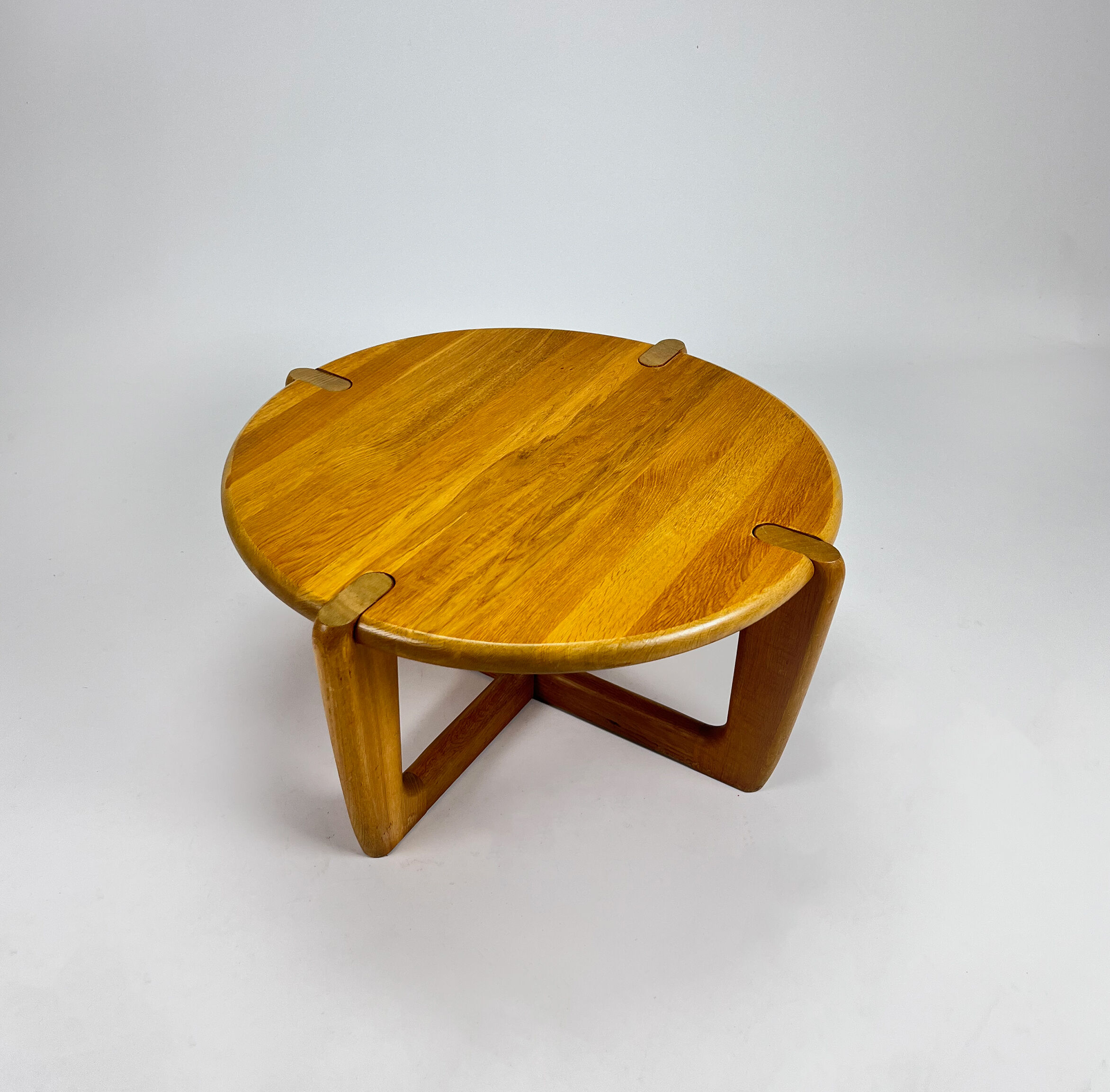 Mid Century Scandinavian Round Oak Coffee table, 1960s