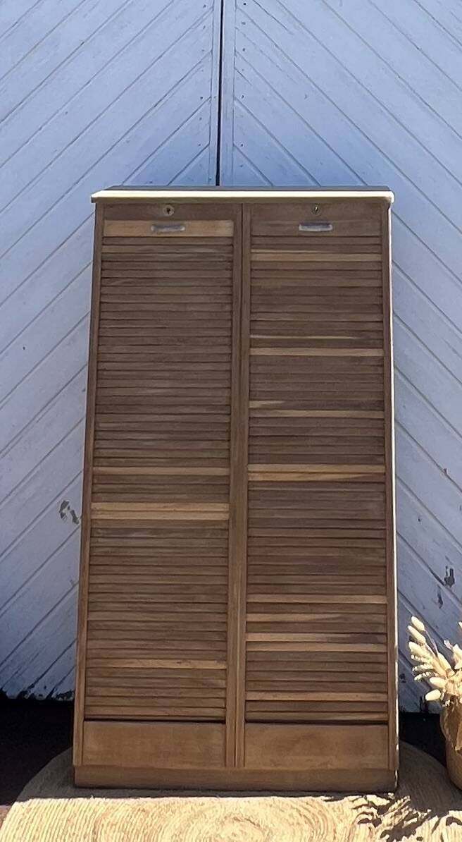 Double curtain filing cabinet