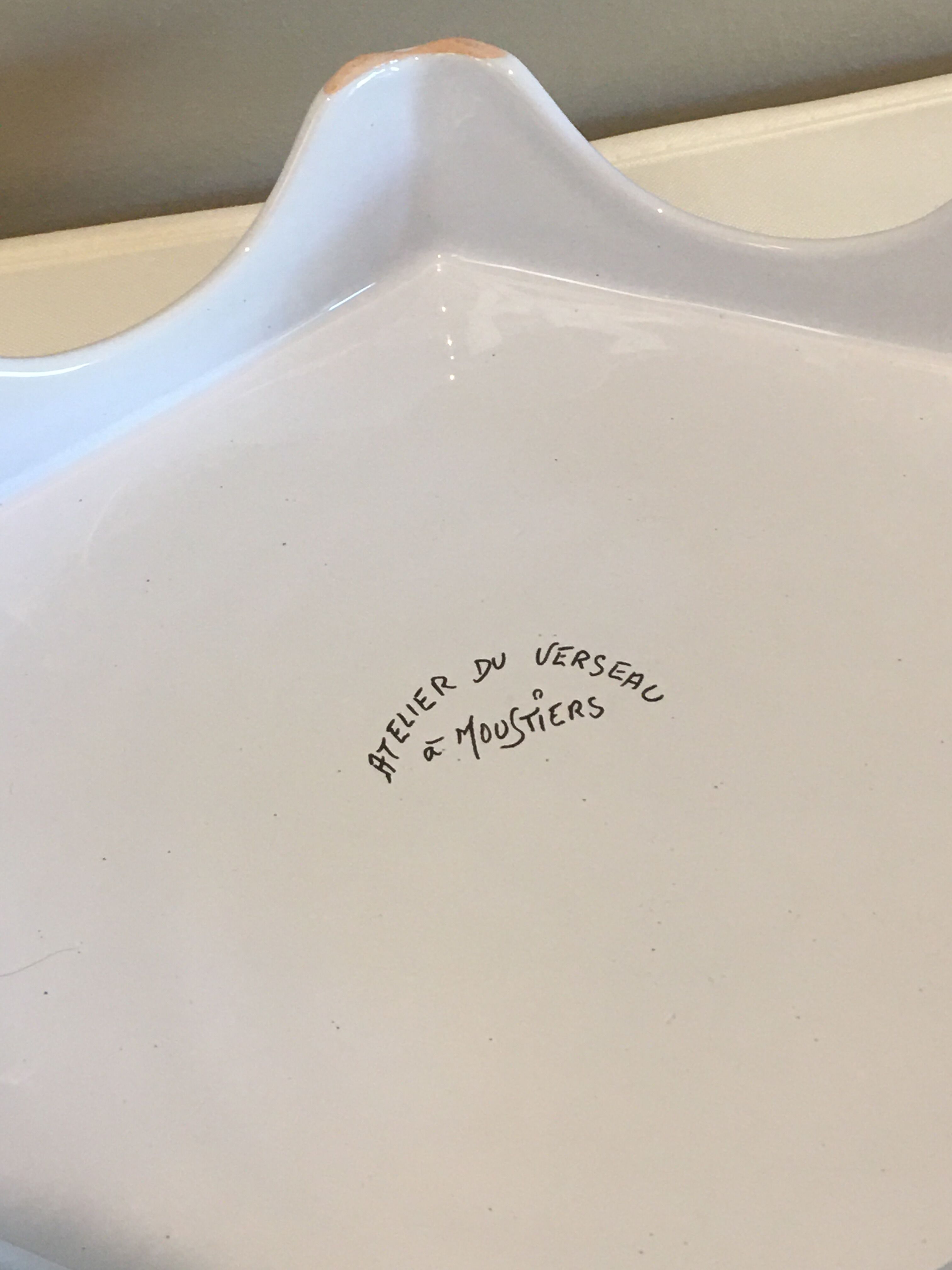 Moustiers underside of the dish