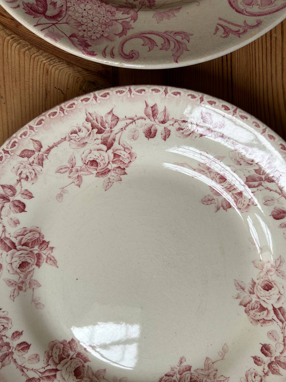 Mismatched series of 4 old “Terre de fer” flat plates