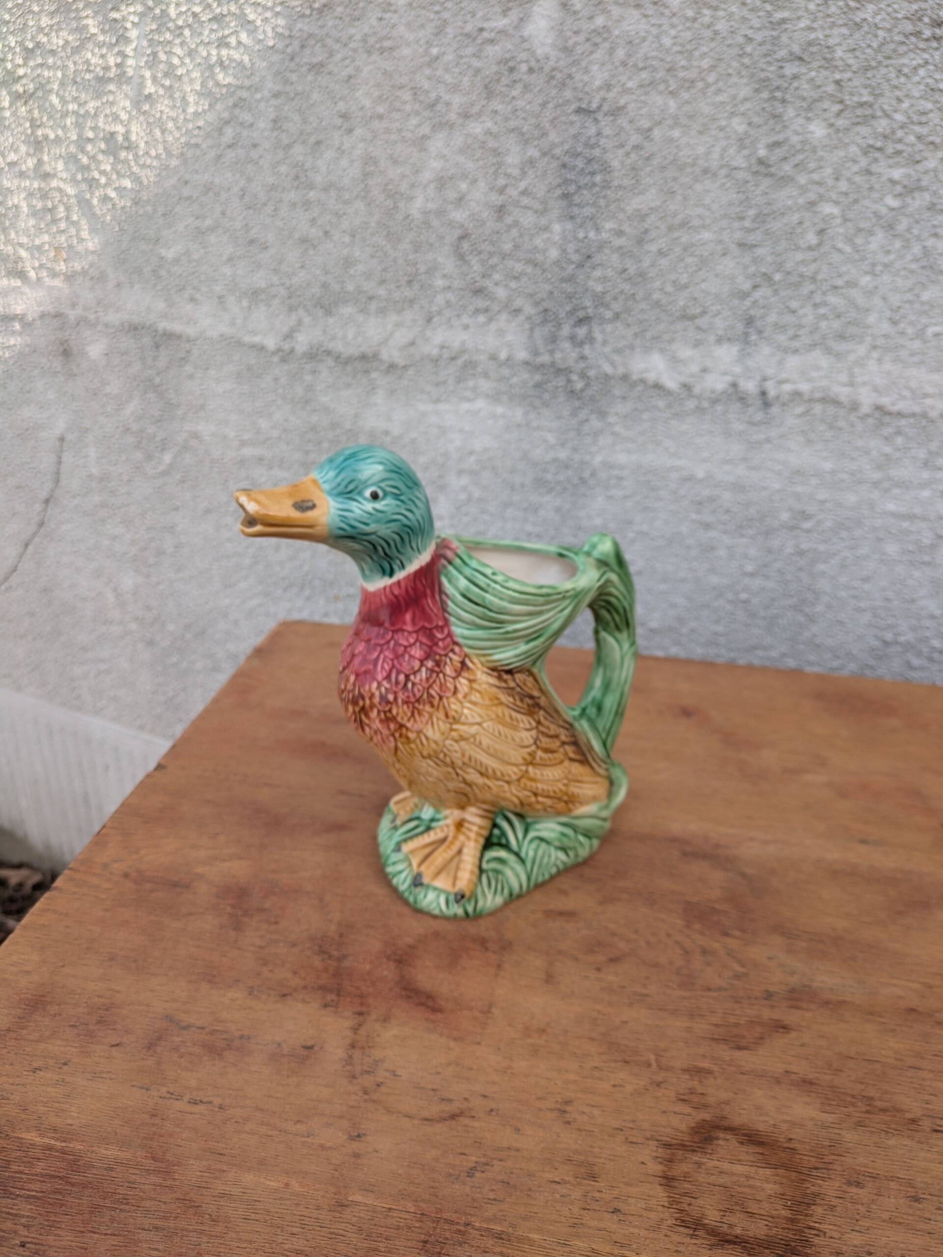 Duck pitcher