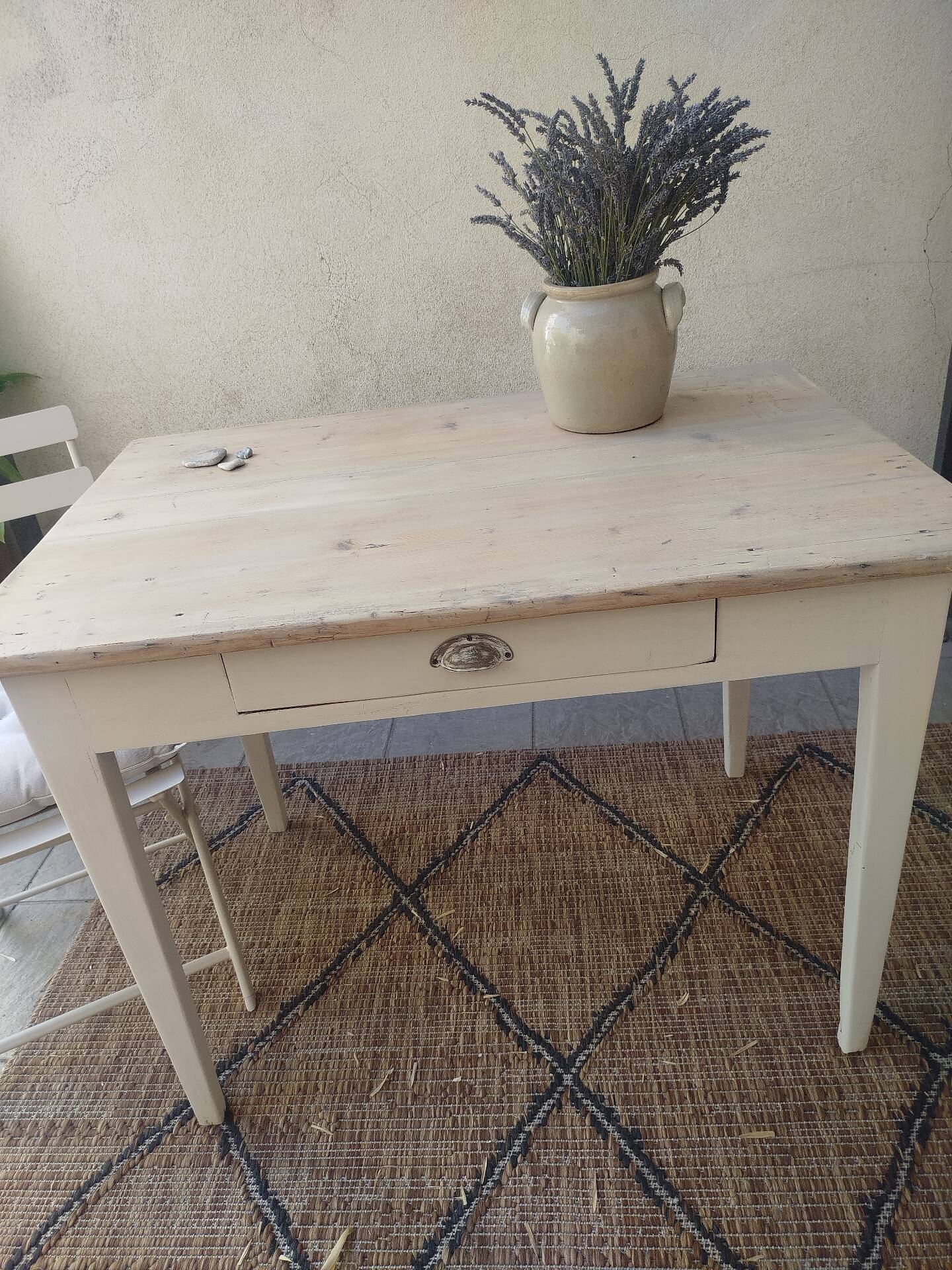 Petite table en sapin
