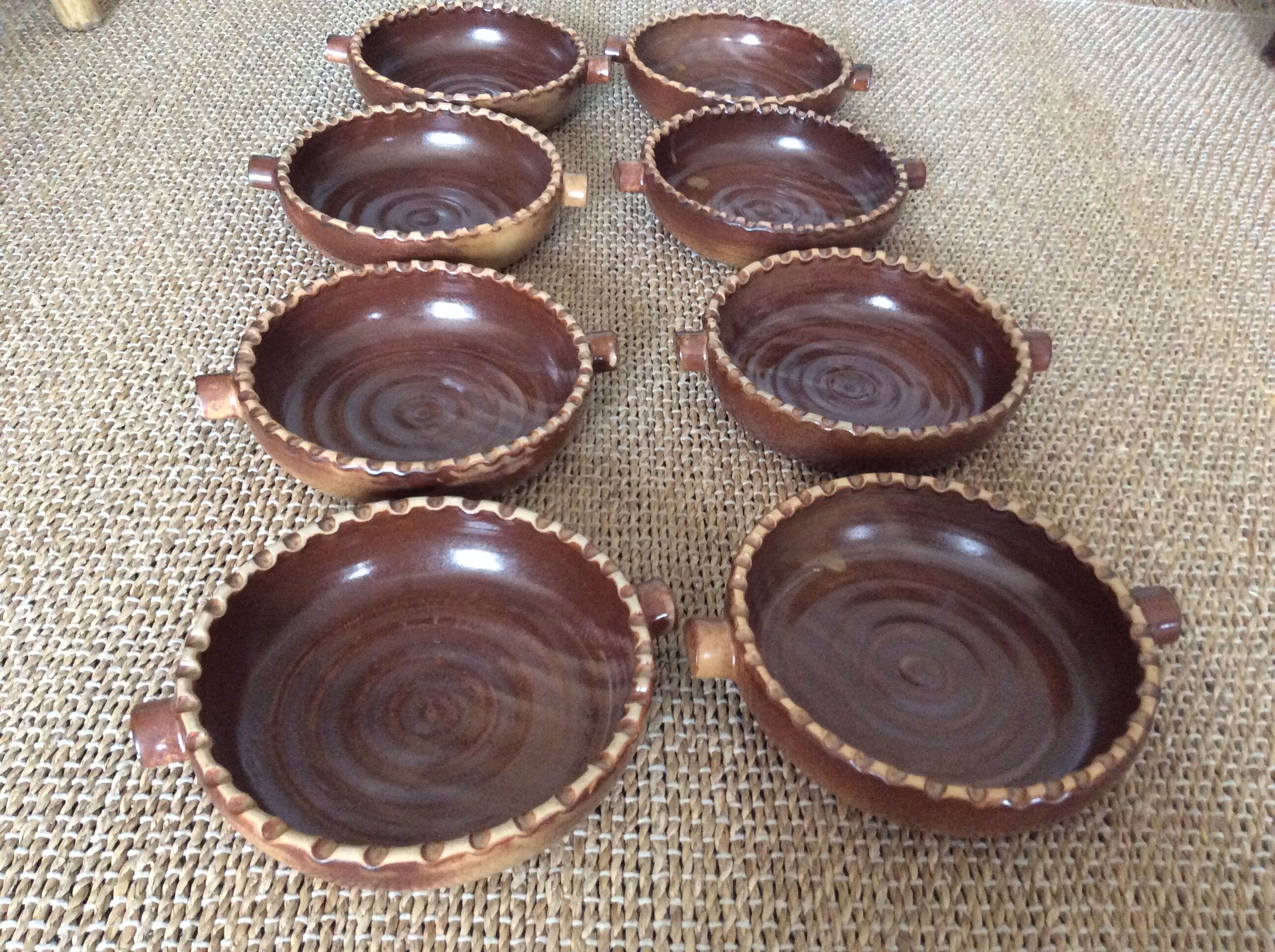 8 dishes in glazed terracotta