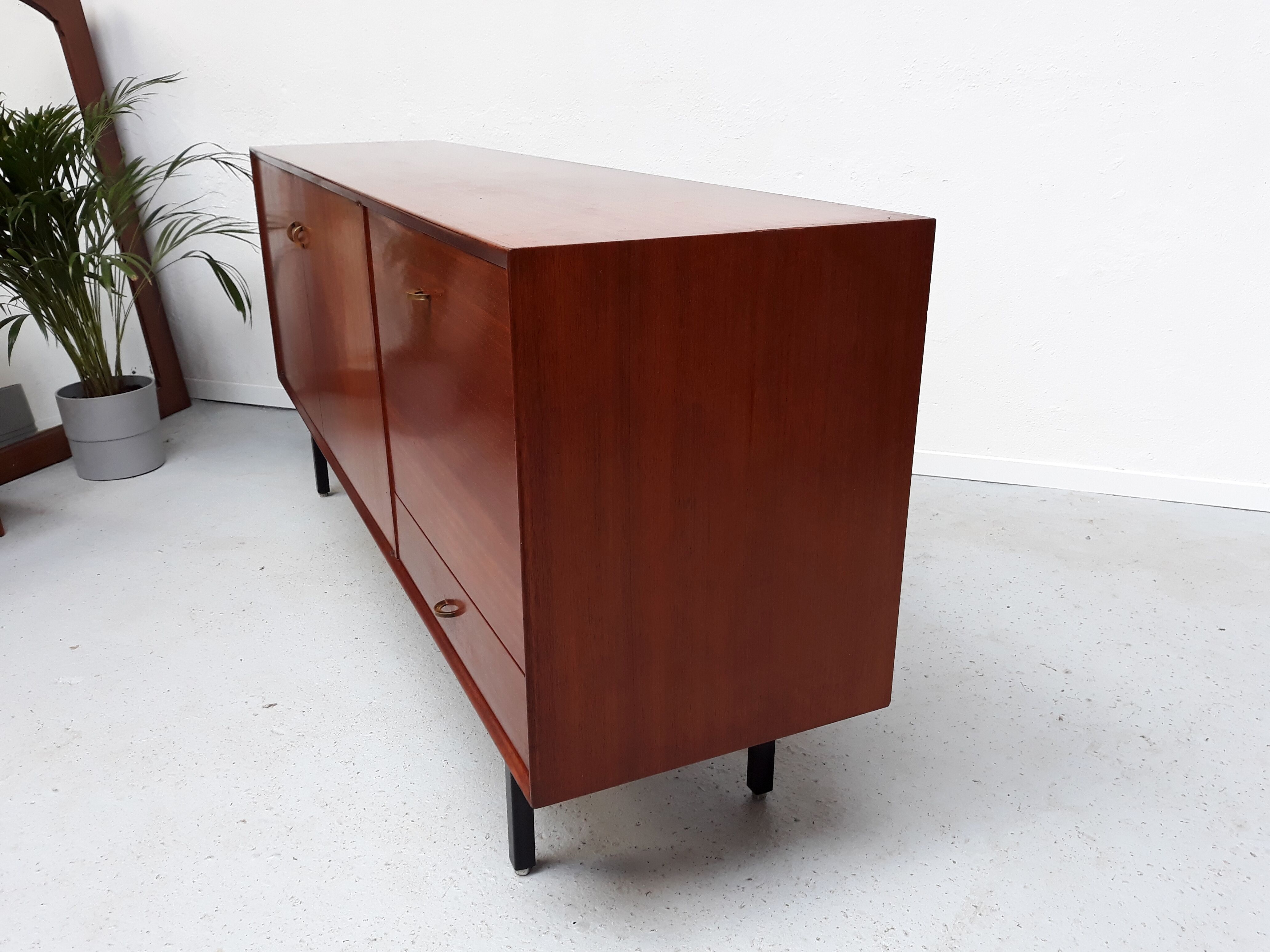 Ronieck's vintage metal foot sideboard