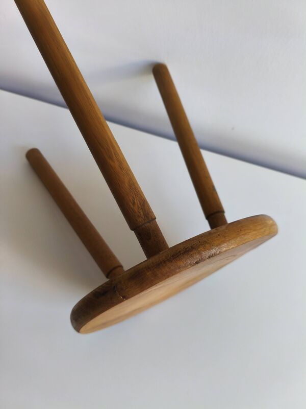 Tabouret tripode bois massif dans le goût Perriand