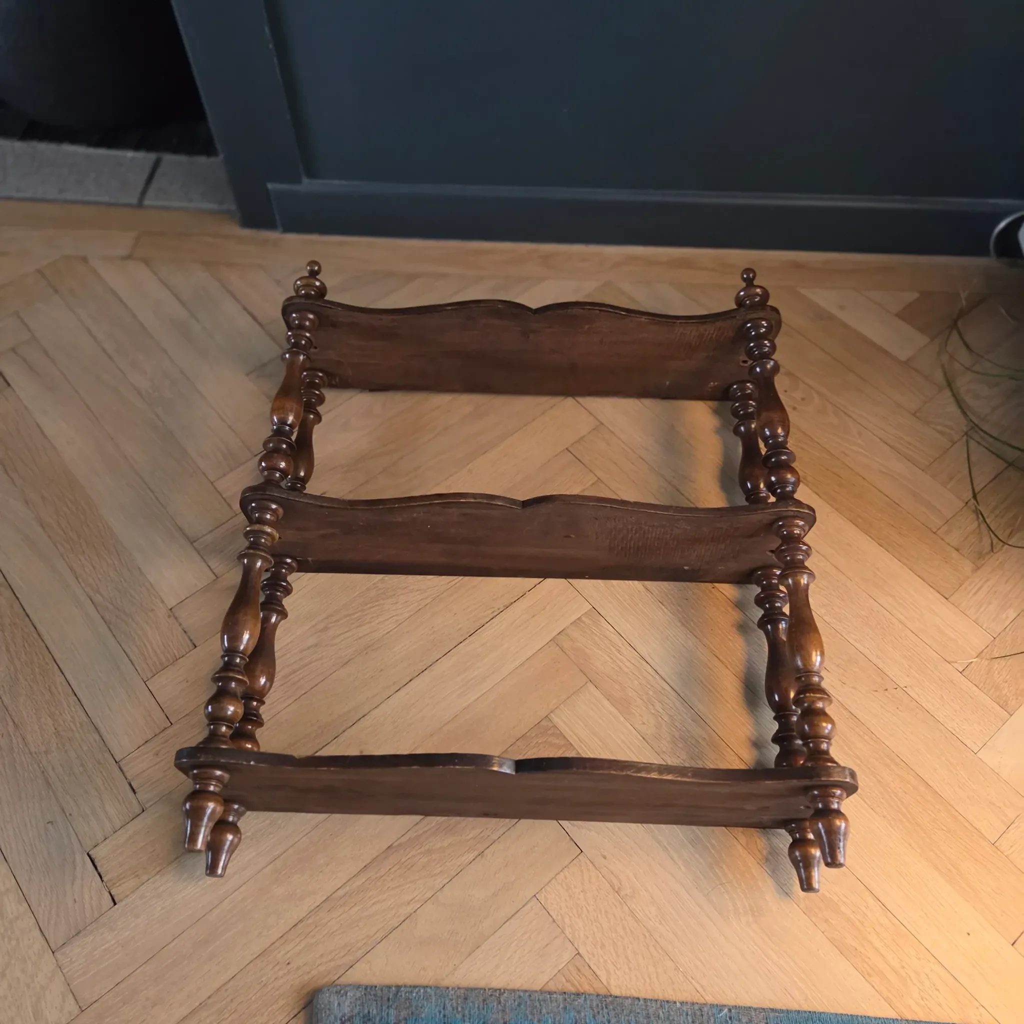 Antique shelf to hang/stand in turned wood - Ref 1464