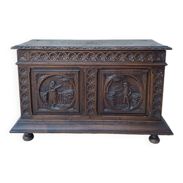 Coffre Breton en bois sculpté