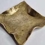 Empty pocket in polished brass representing a crumpled paper, signed CJ, 11.5 cm
