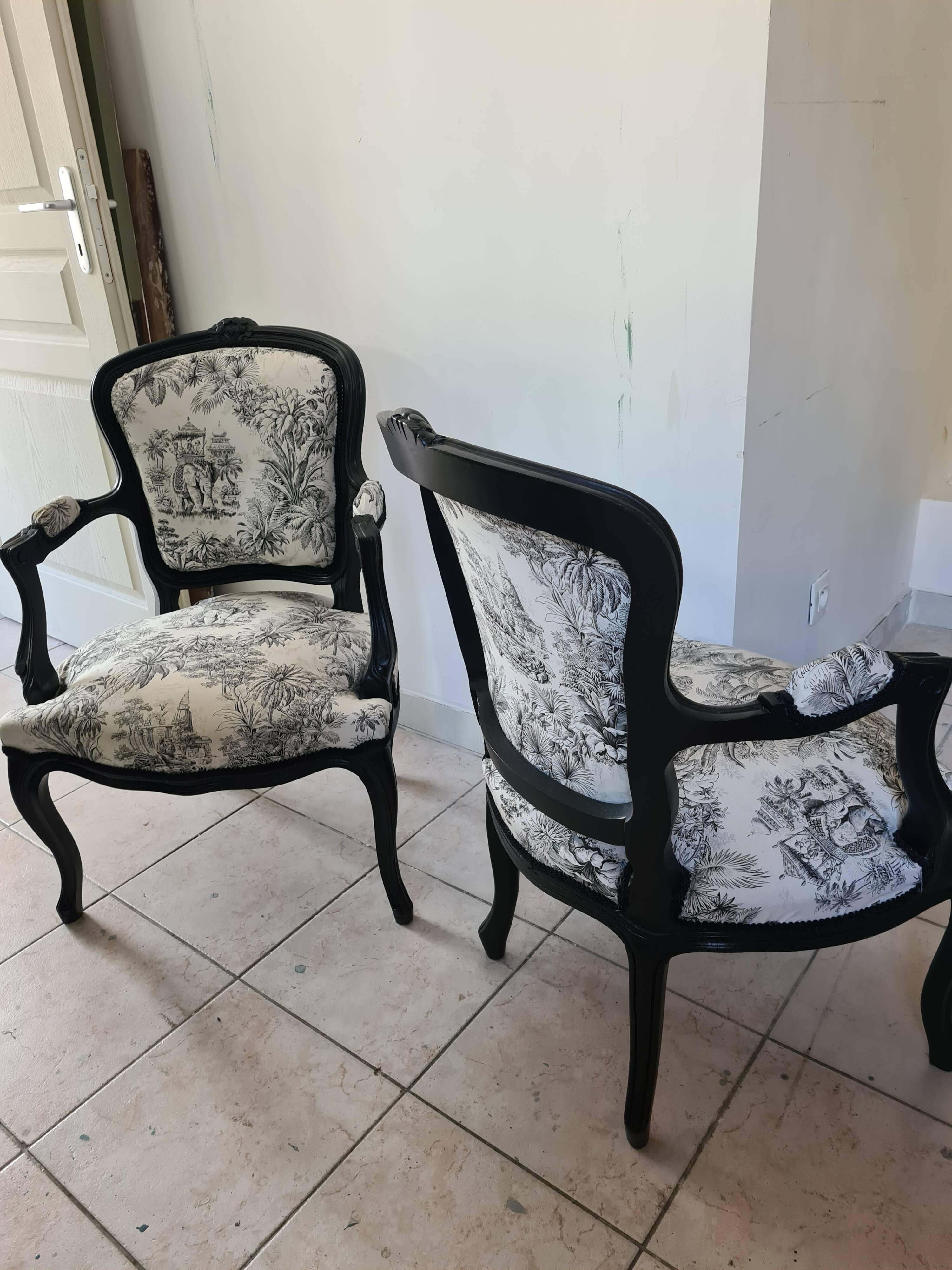 Armchairs Louis XV black woodwork lined with junggle fabrics