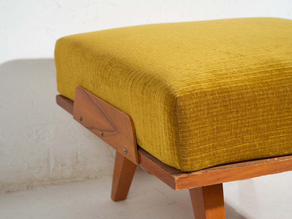 Set of two armchairs and pouf – Mid-century Modern (circa 1950). Three-piece set.